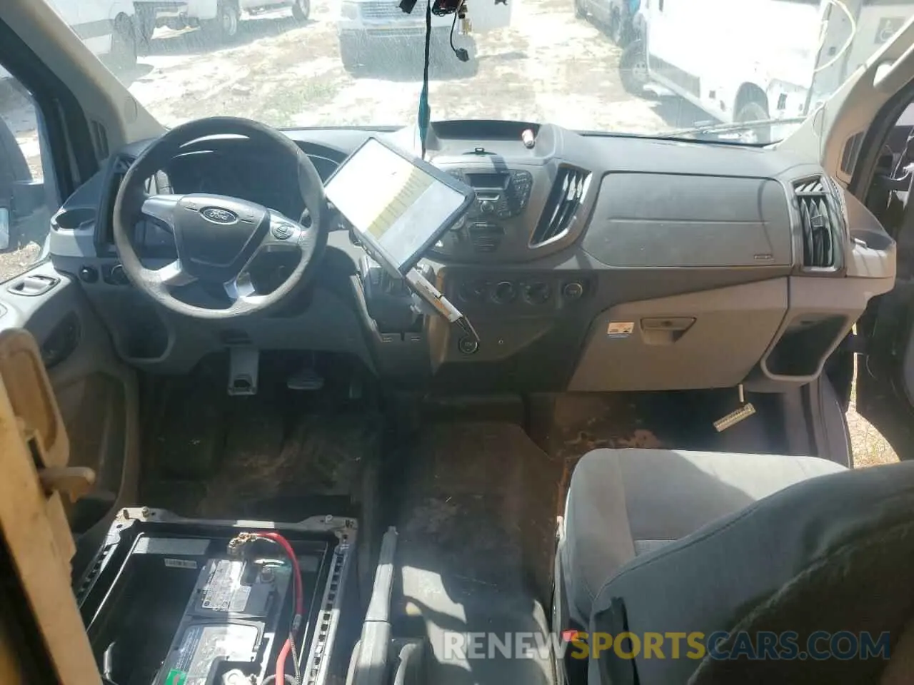 8 fotografías del automóvil dañado 1FTYR3XM2KKB17542 FORD TRANSIT 2019