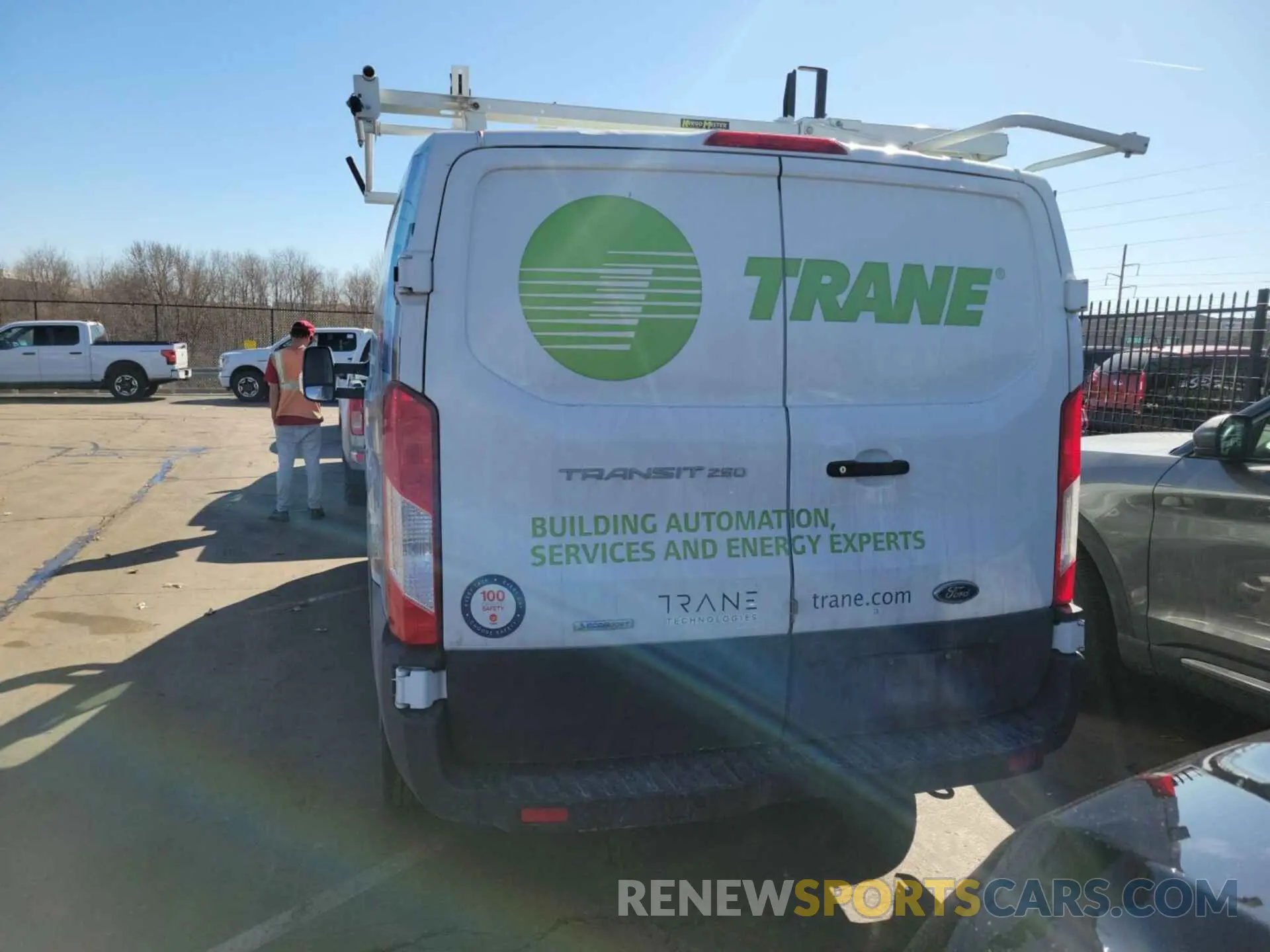 3 fotografías del automóvil dañado 1FTBR1YG8LKA50448 FORD TRANSIT 2020
