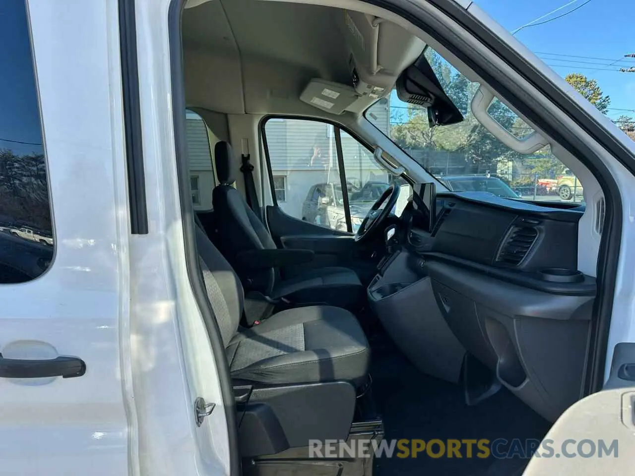 5 fotografías del automóvil dañado 1FBAX2C81NKA48667 FORD TRANSIT 2022