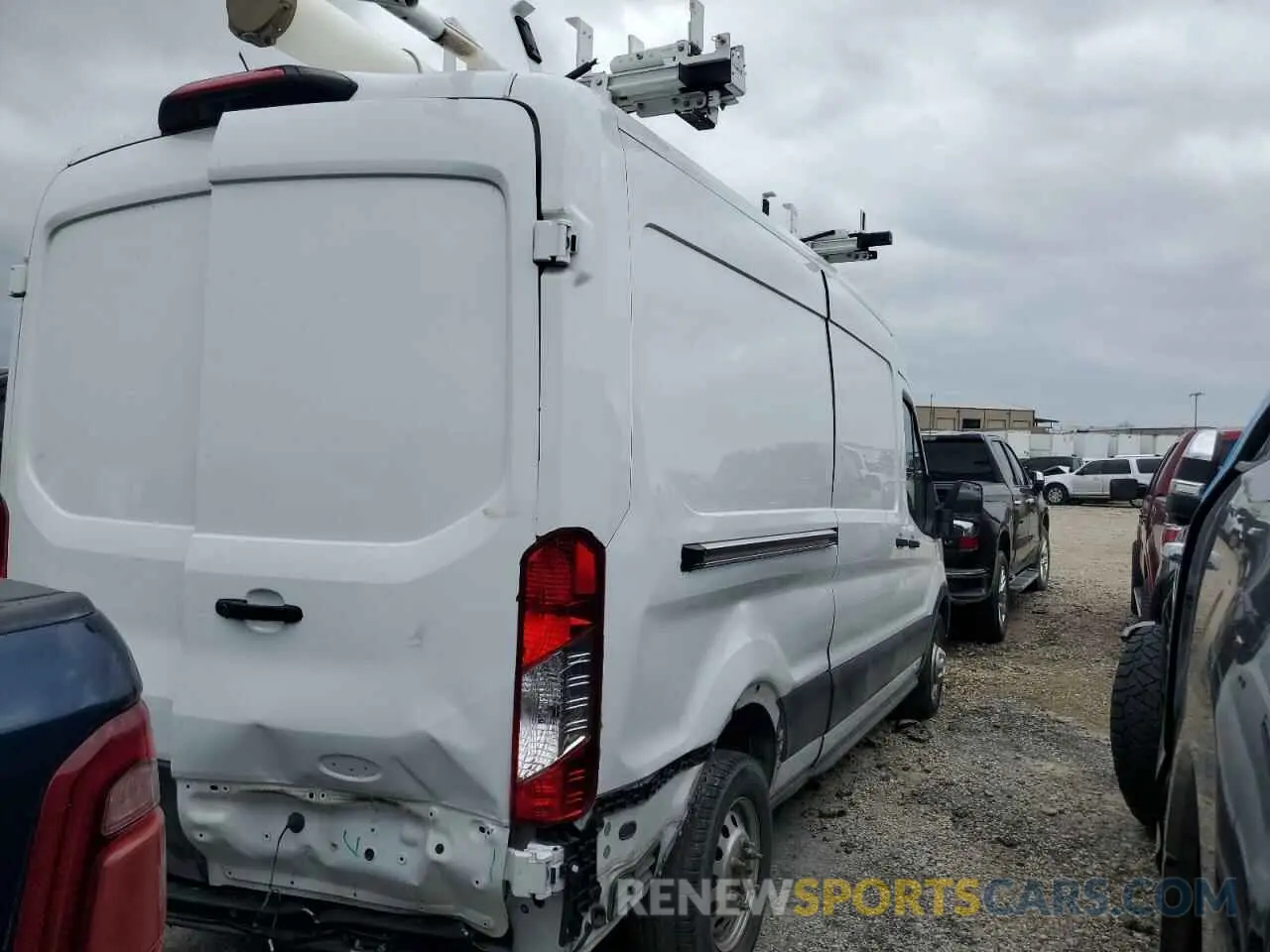 3 fotografías del automóvil dañado 1FTBR2C82NKA37686 FORD TRANSIT 2022