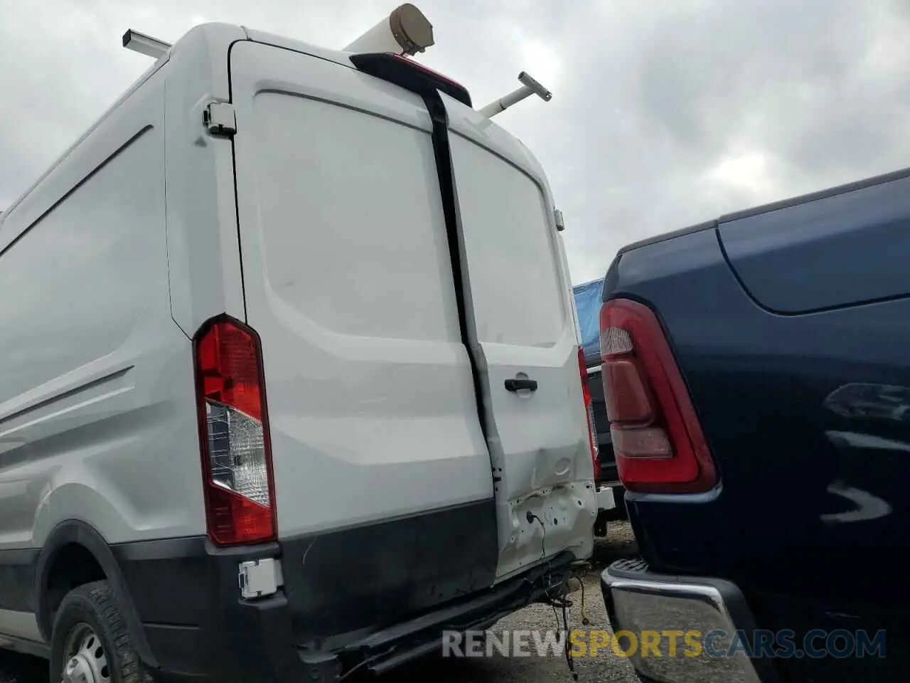 6 fotografías del automóvil dañado 1FTBR2C82NKA37686 FORD TRANSIT 2022