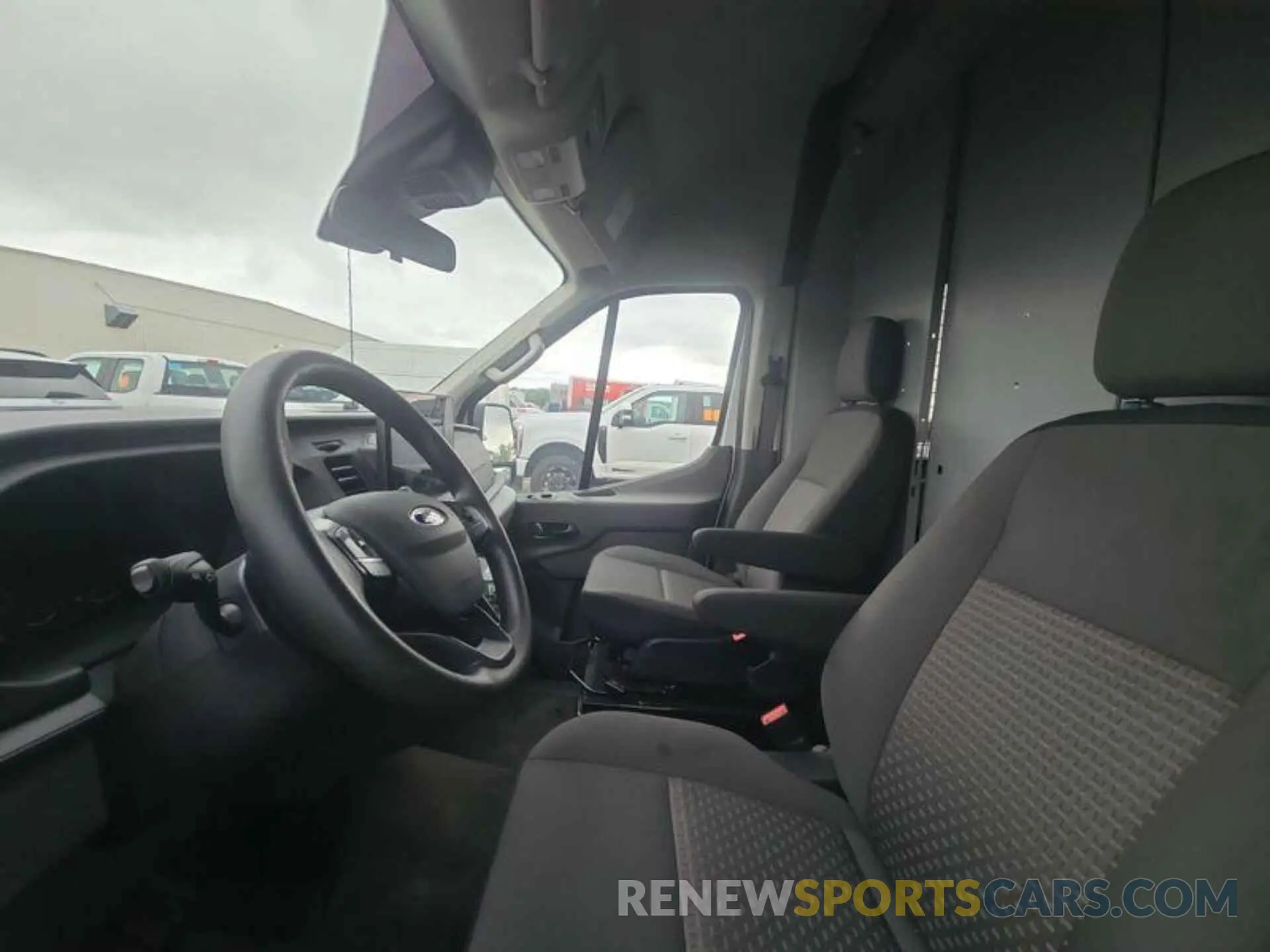 19 fotografías del automóvil dañado 1FTBR2X82PKA60186 FORD TRANSIT 2023