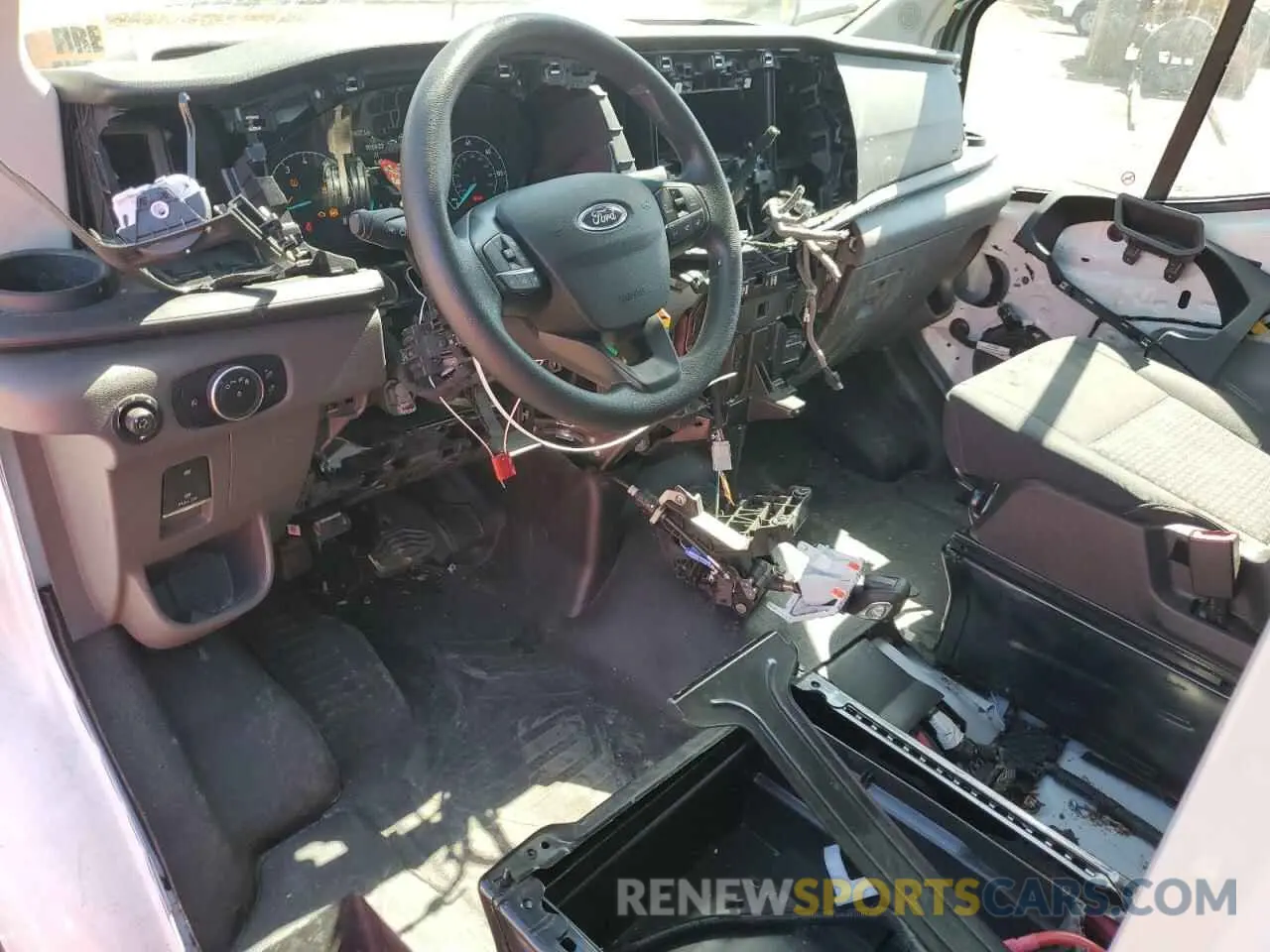 8 fotografías del automóvil dañado 1FTBR1Y8XRKA71402 FORD TRANSIT 2024