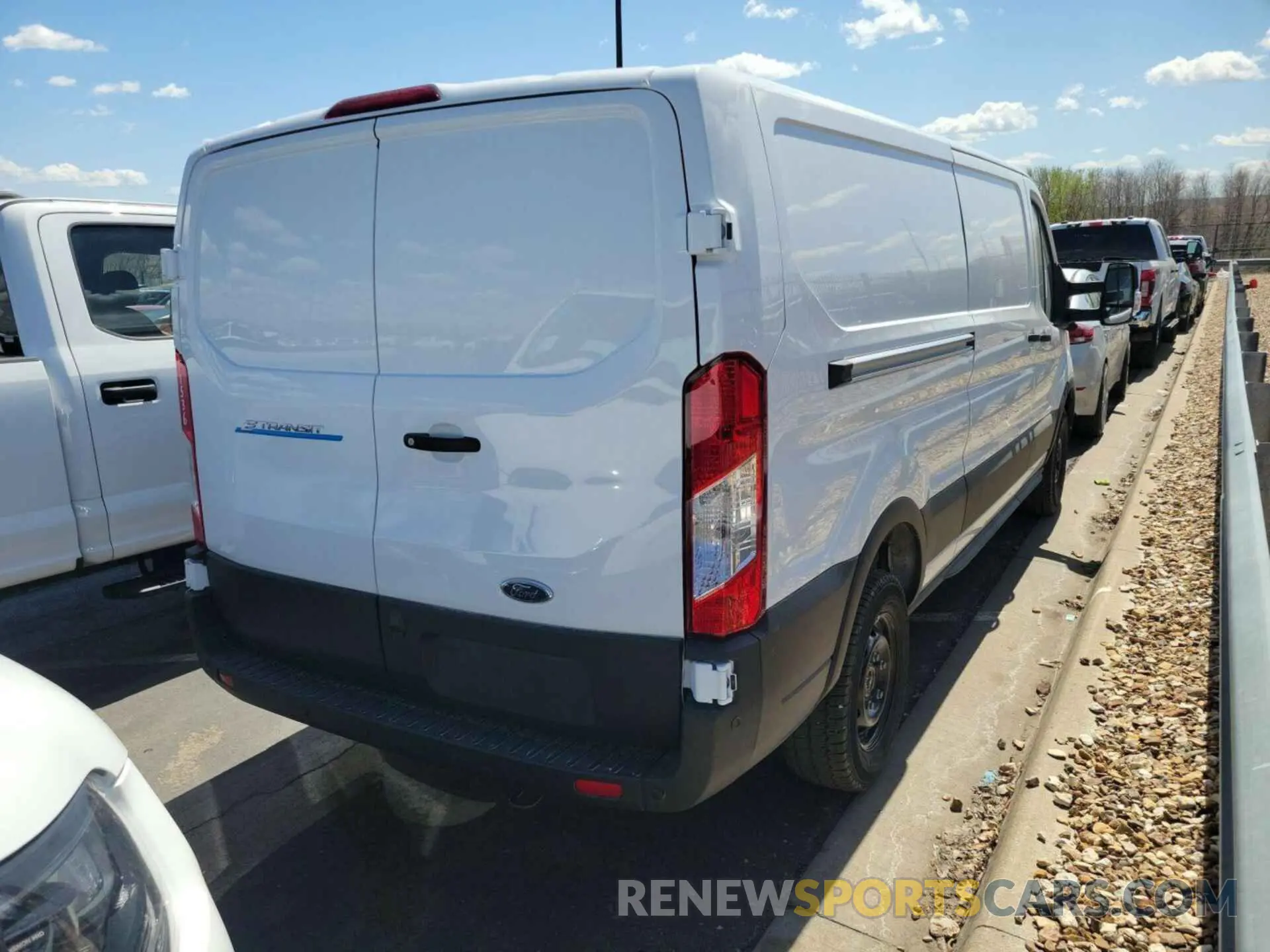 4 fotografías del automóvil dañado 1FTBW1YM2SKA13019 FORD TRANSIT 2025