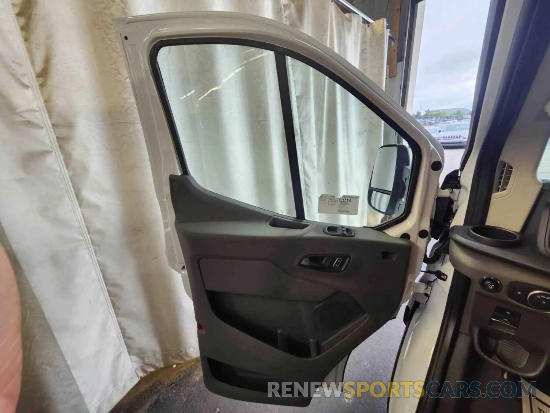 12 fotografías del automóvil dañado 1FTBW1YM2SKA13067 FORD TRANSIT 2025