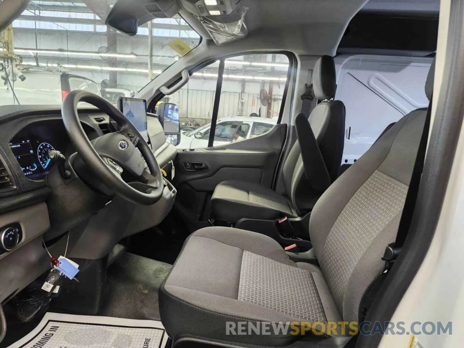 5 fotografías del automóvil dañado 1FTBW1YM5SKA13001 FORD TRANSIT 2025