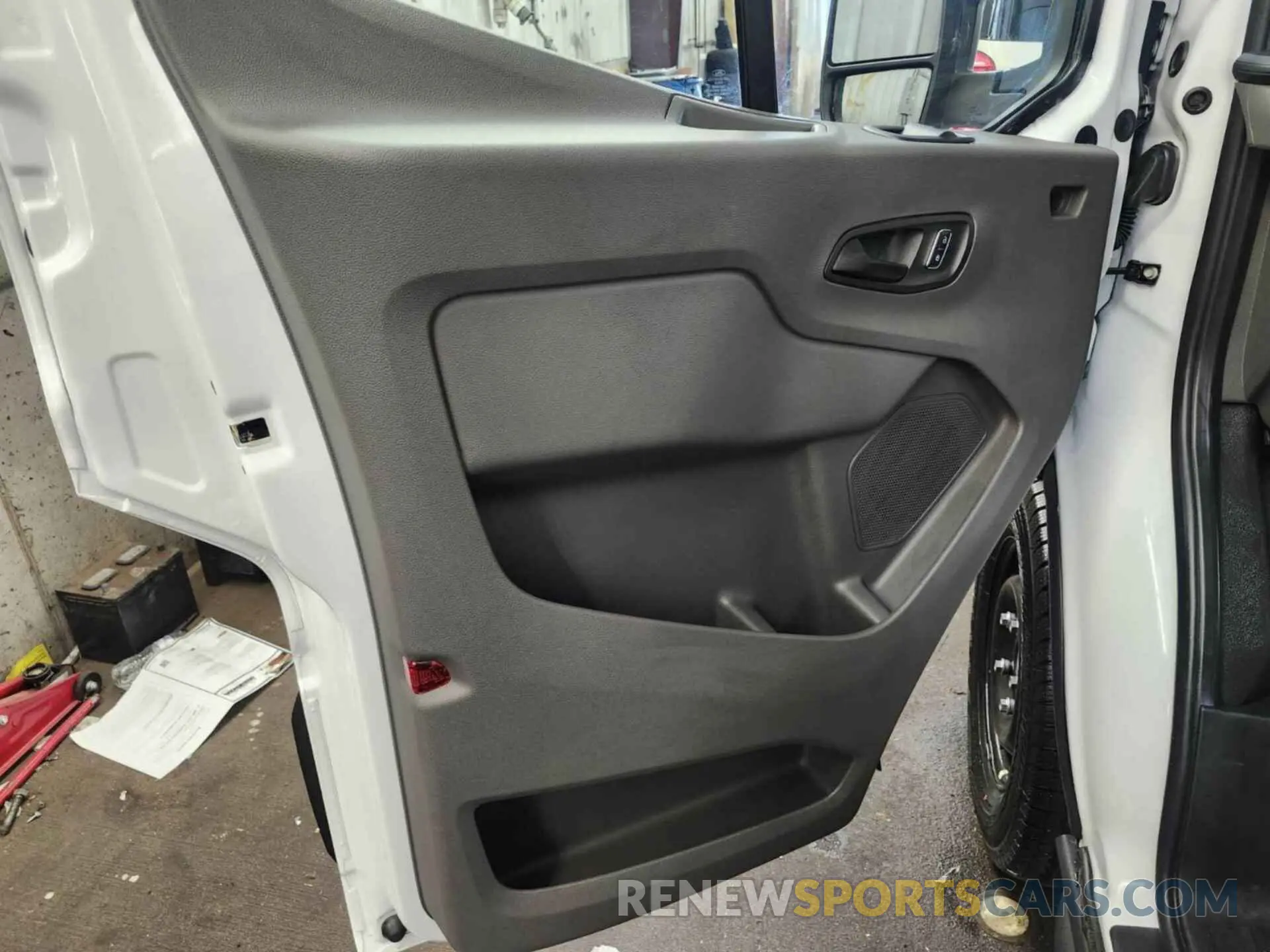 8 fotografías del automóvil dañado 1FTBW1YM5SKA13001 FORD TRANSIT 2025