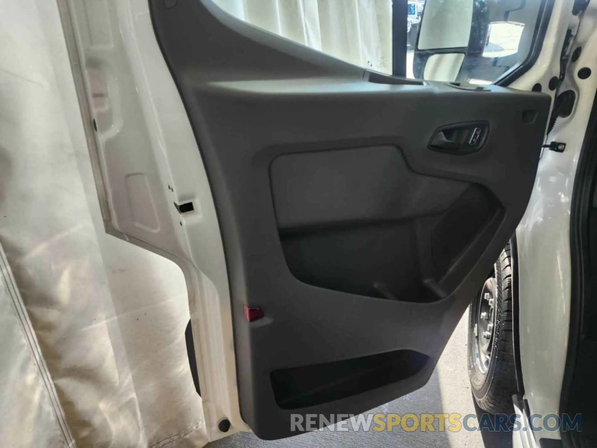 2 fotografías del automóvil dañado 1FTBW1YM6SKA13038 FORD TRANSIT 2025
