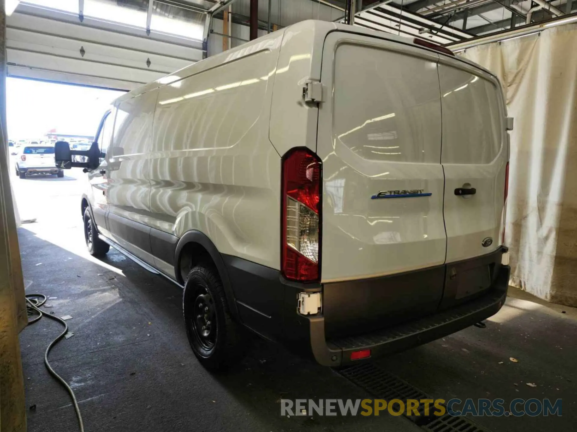 3 fotografías del automóvil dañado 1FTBW1YM6SKA13038 FORD TRANSIT 2025