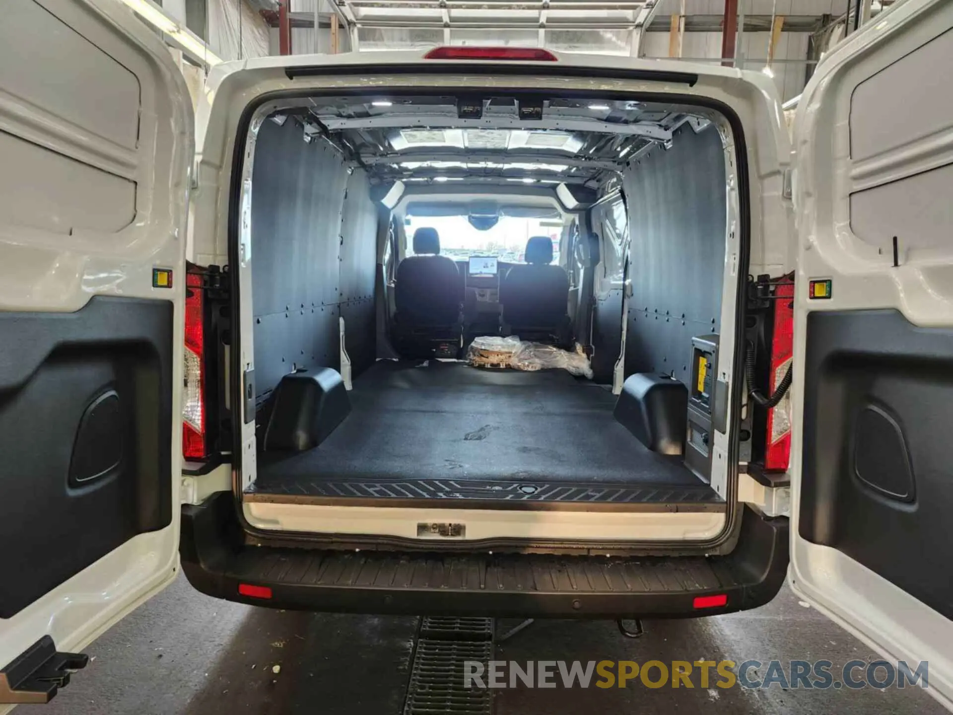 9 fotografías del automóvil dañado 1FTBW1YM6SKA13038 FORD TRANSIT 2025