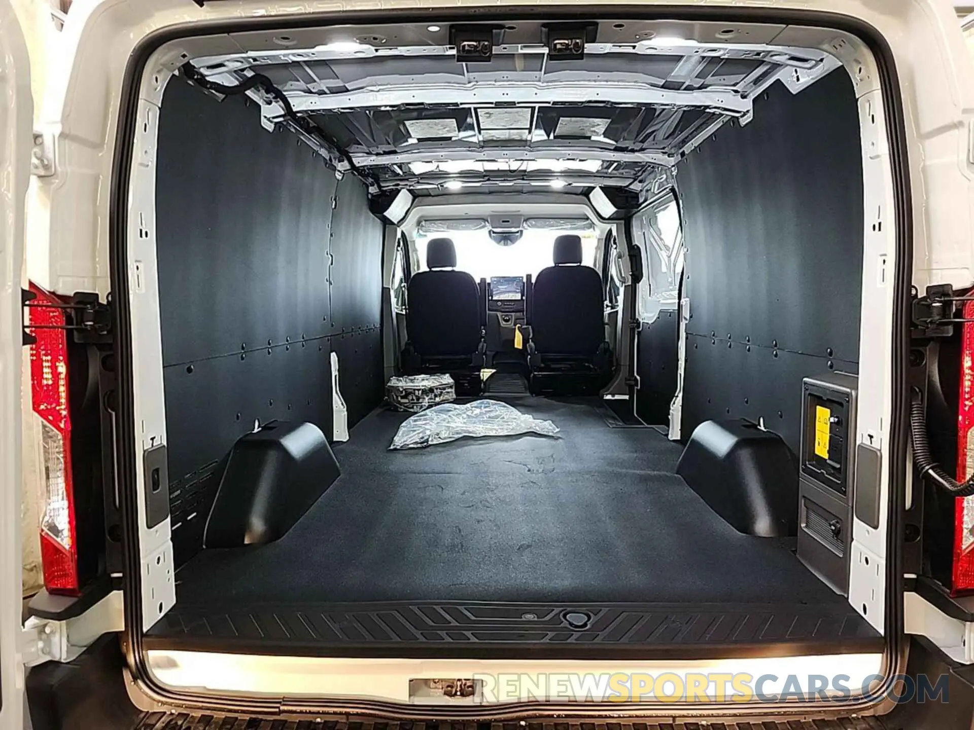 21 fotografías del automóvil dañado 1FTBW1YMXSKA13043 FORD TRANSIT 2025