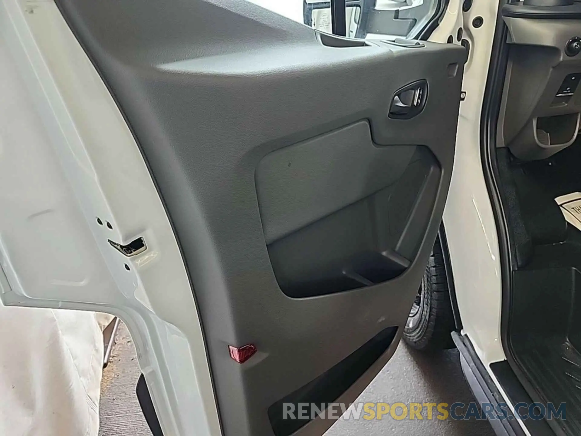 8 fotografías del automóvil dañado 1FTBW1YMXSKA13043 FORD TRANSIT 2025