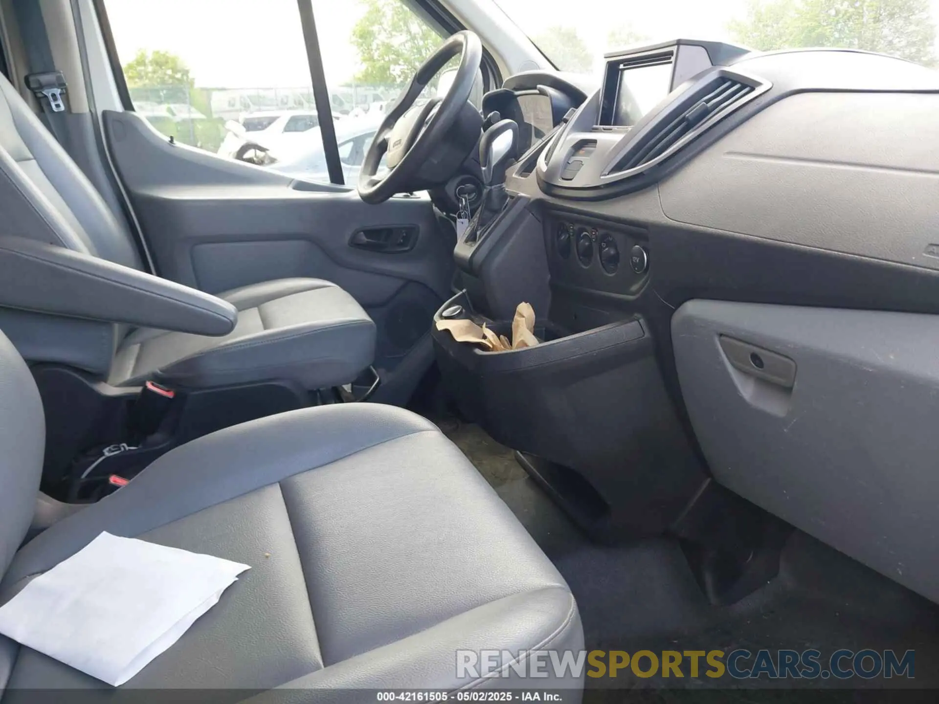 5 fotografías del automóvil dañado 1FTYR1CM2KKA03941 FORD TRANSIT-250 2019