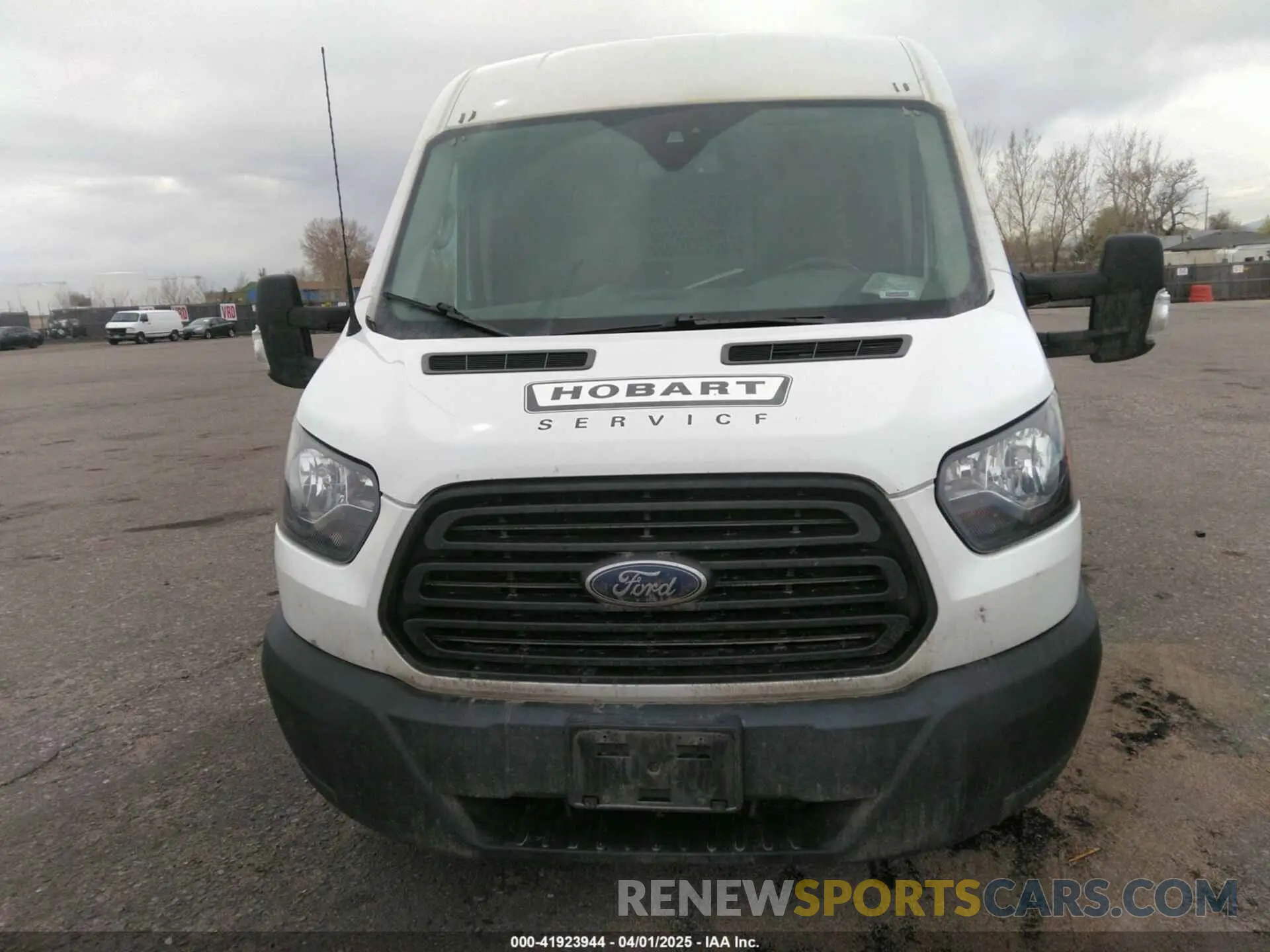 12 fotografías del automóvil dañado 1FTYR1CM5KKA70355 FORD TRANSIT-250 2019