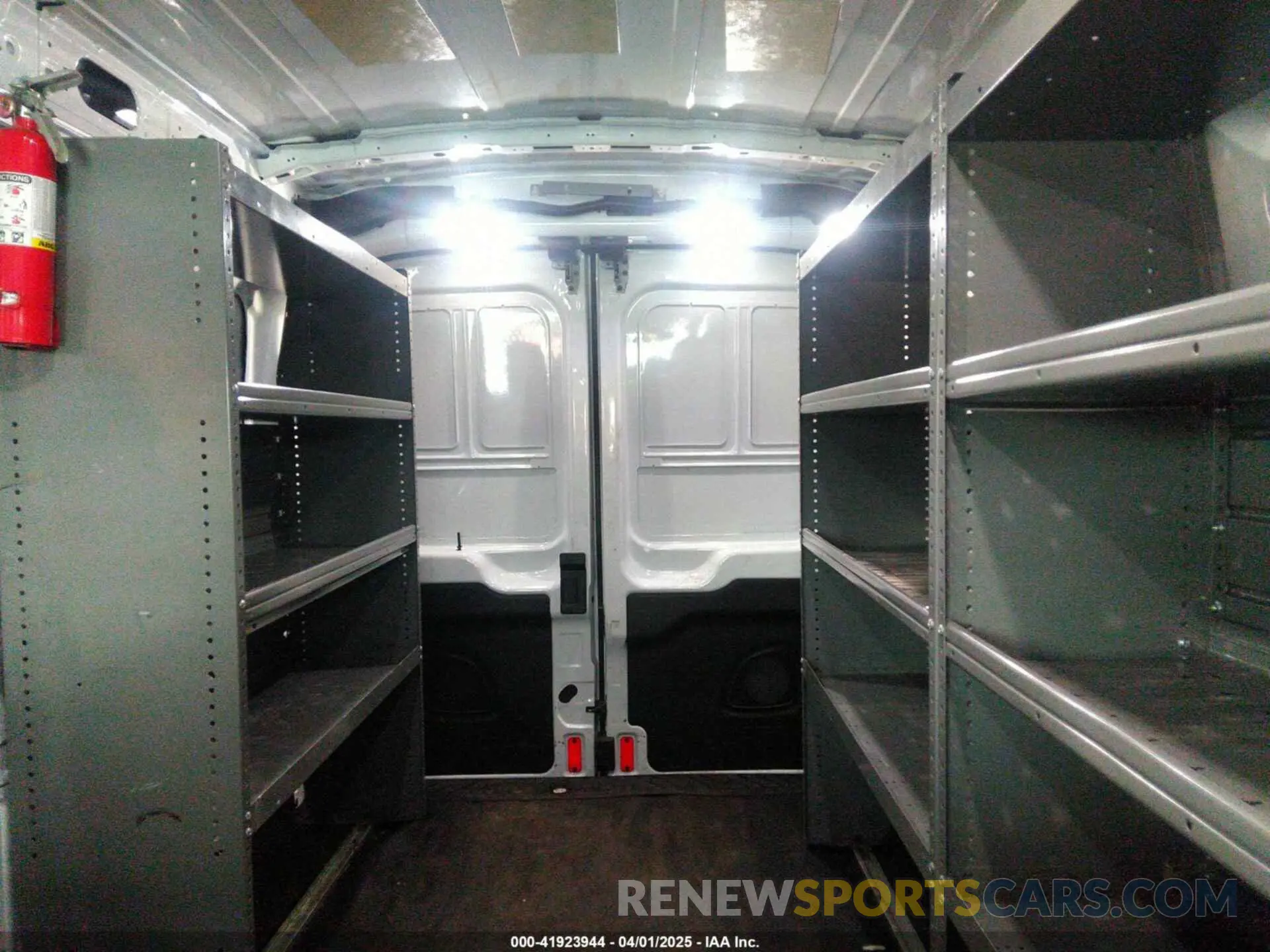 8 fotografías del automóvil dañado 1FTYR1CM5KKA70355 FORD TRANSIT-250 2019