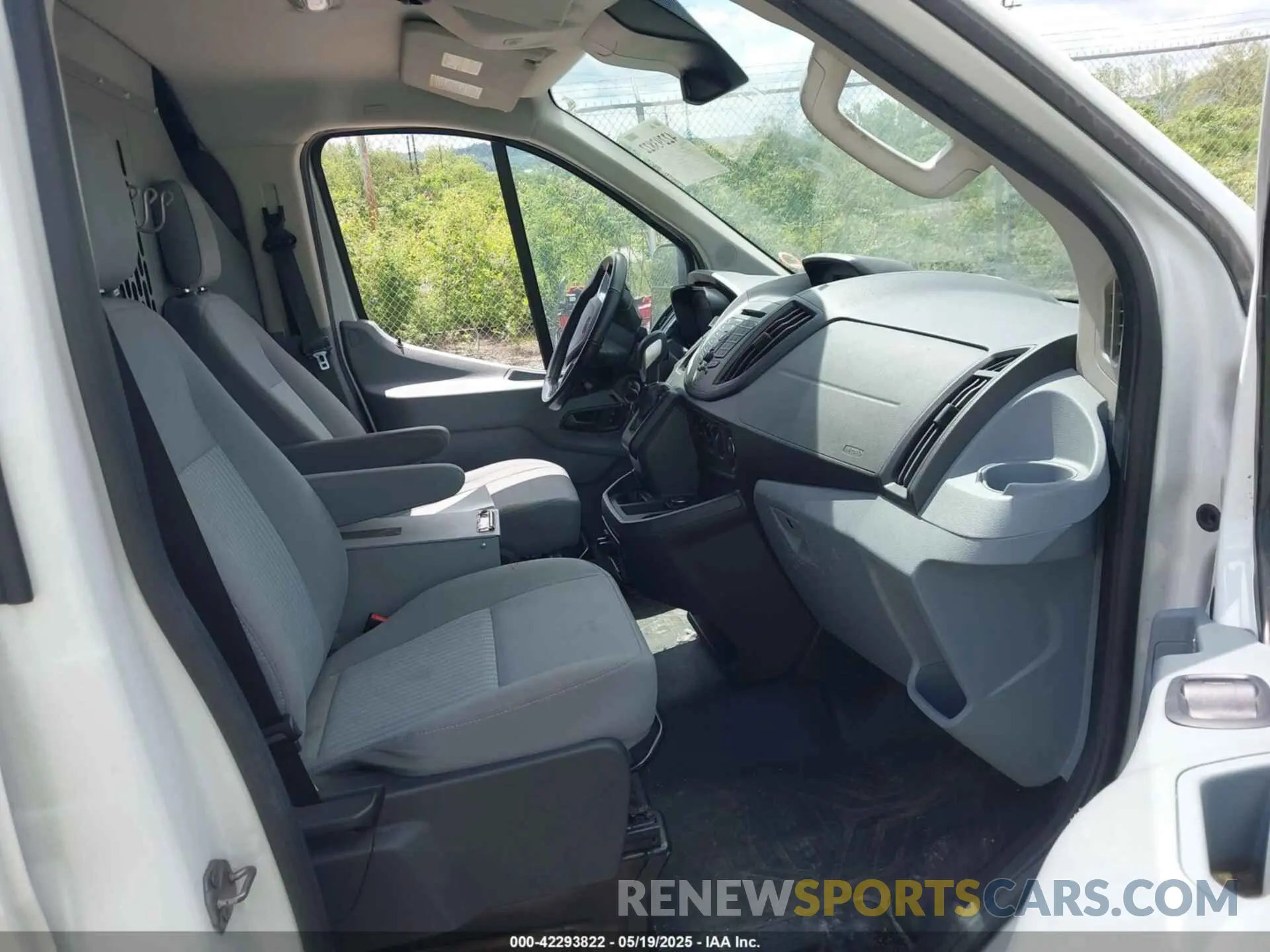 5 fotografías del automóvil dañado 1FTYR1YG3KKB67475 FORD TRANSIT-250 2019