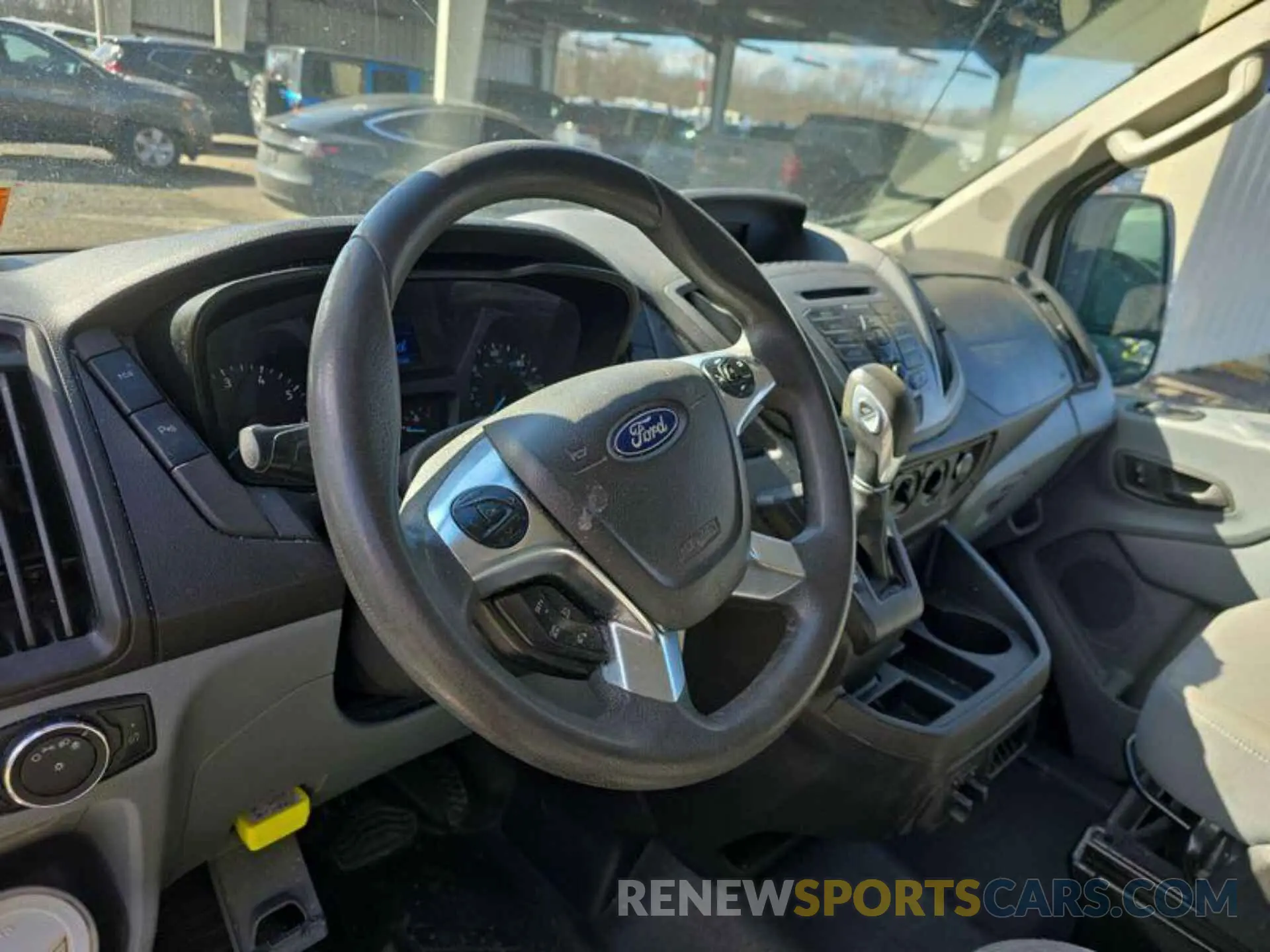 3 fotografías del automóvil dañado 1FTYR1YG5KKA54367 FORD TRANSIT-250 2019