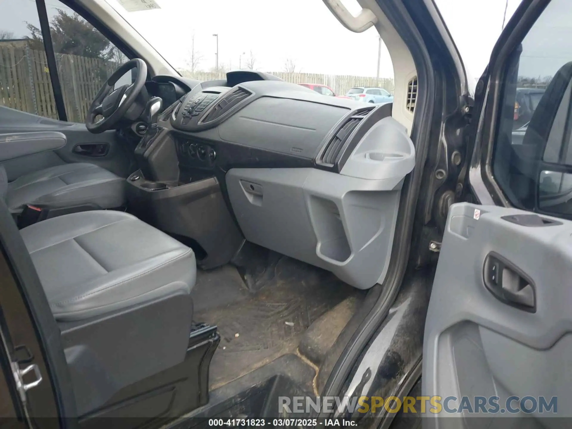 5 fotografías del automóvil dañado 1FTYR1YM3KKA58892 FORD TRANSIT-250 2019