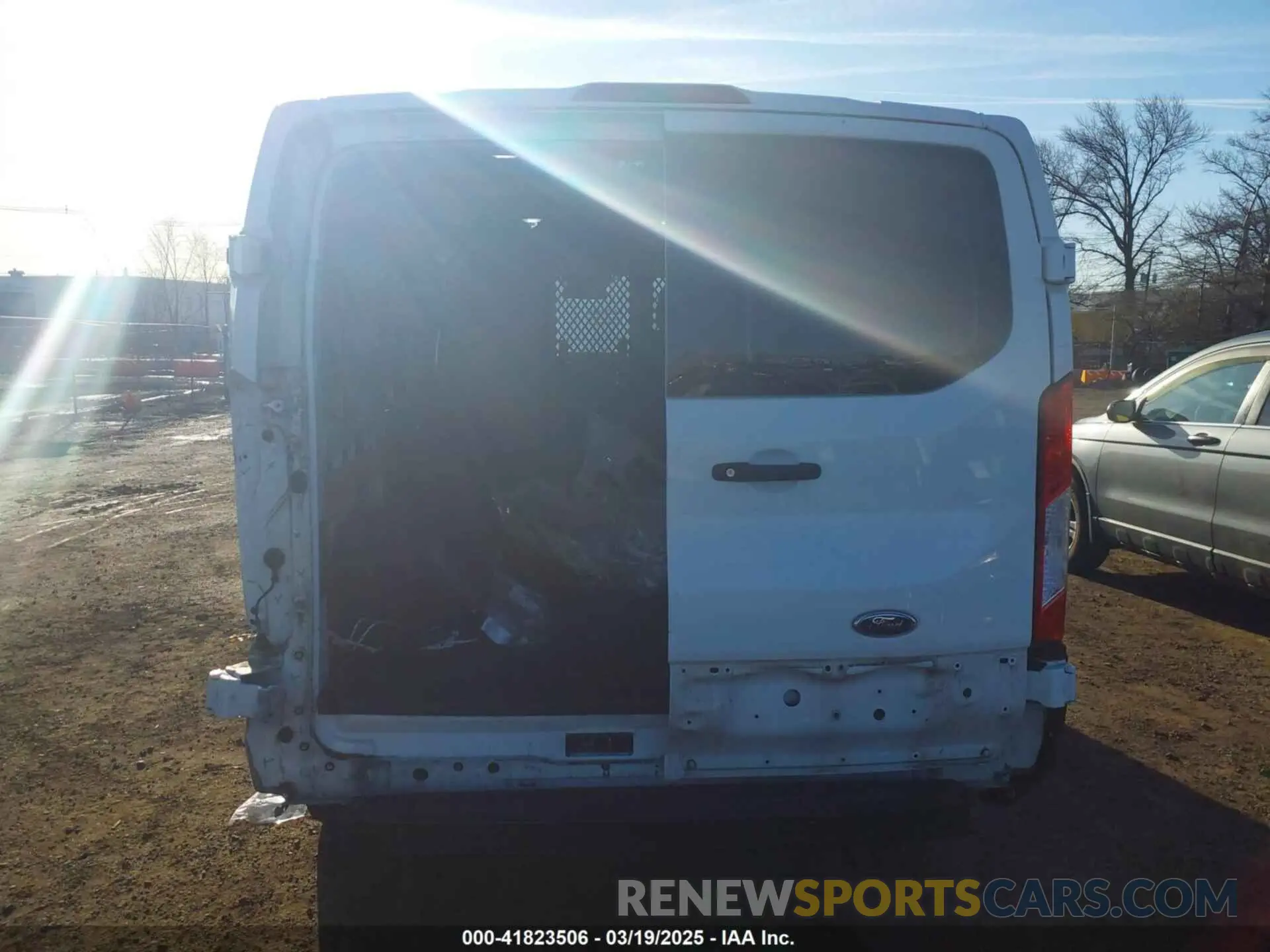 16 fotografías del automóvil dañado 1FTYR1ZM1KKB01558 FORD TRANSIT-250 2019