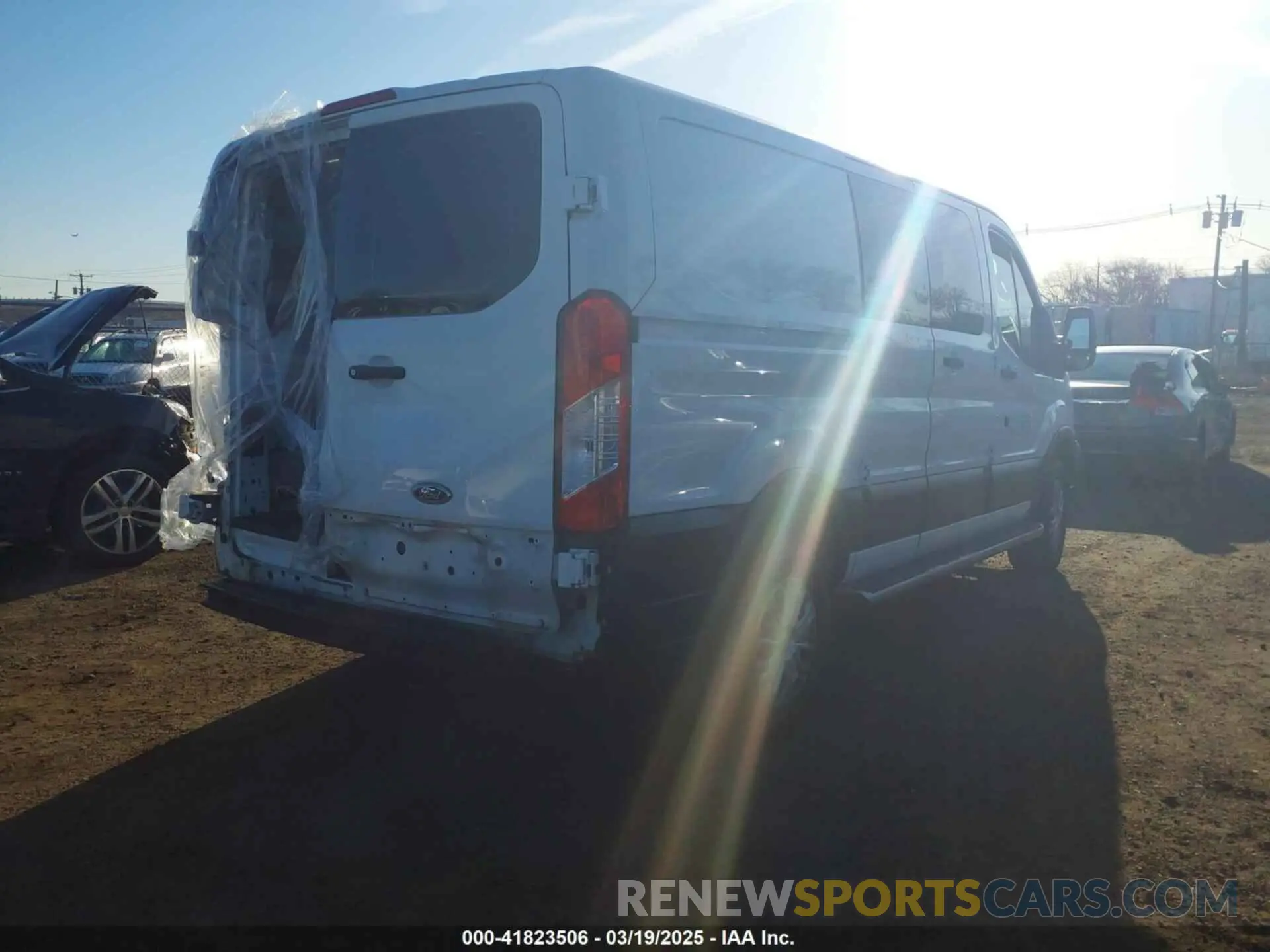 4 fotografías del automóvil dañado 1FTYR1ZM1KKB01558 FORD TRANSIT-250 2019