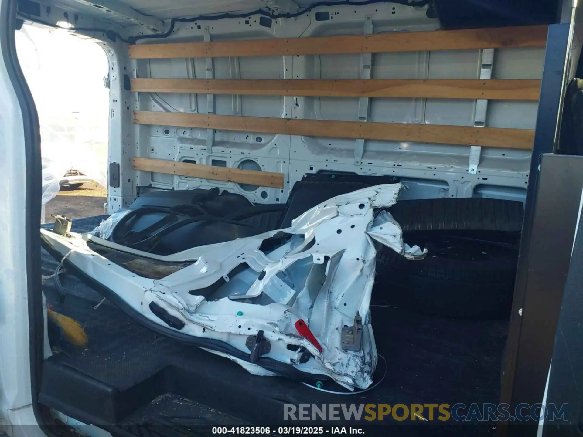 8 fotografías del automóvil dañado 1FTYR1ZM1KKB01558 FORD TRANSIT-250 2019
