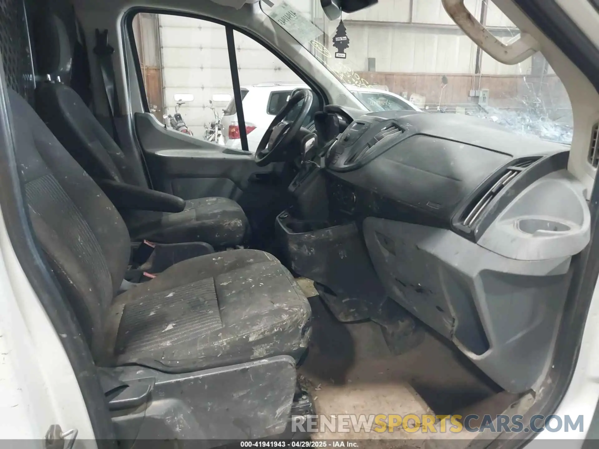 5 fotografías del automóvil dañado 1FTYR1ZM7KKA71062 FORD TRANSIT-250 2019