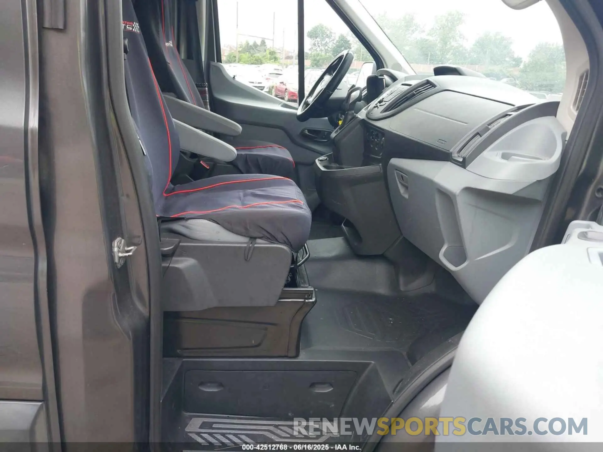 5 fotografías del automóvil dañado 1FTYR2CG7KKA23232 FORD TRANSIT-250 2019