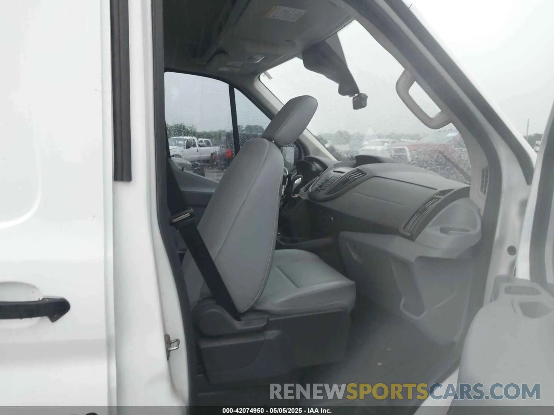 5 fotografías del automóvil dañado 1FTYR2CG9KKB86352 FORD TRANSIT-250 2019