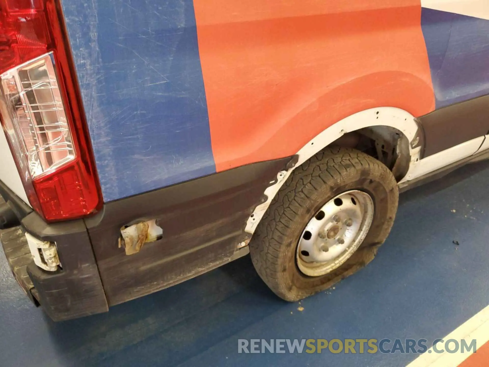 4 fotografías del automóvil dañado 1FTYR2CM0KKA46602 FORD TRANSIT-250 2019