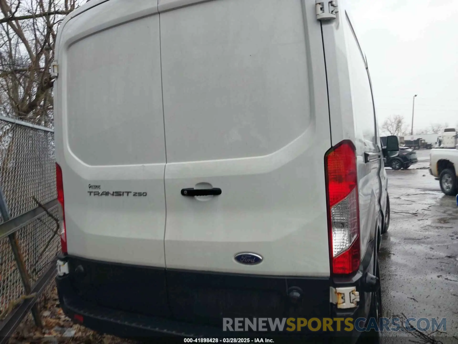 16 fotografías del automóvil dañado 1FTYR2CM1KKA10613 FORD TRANSIT-250 2019