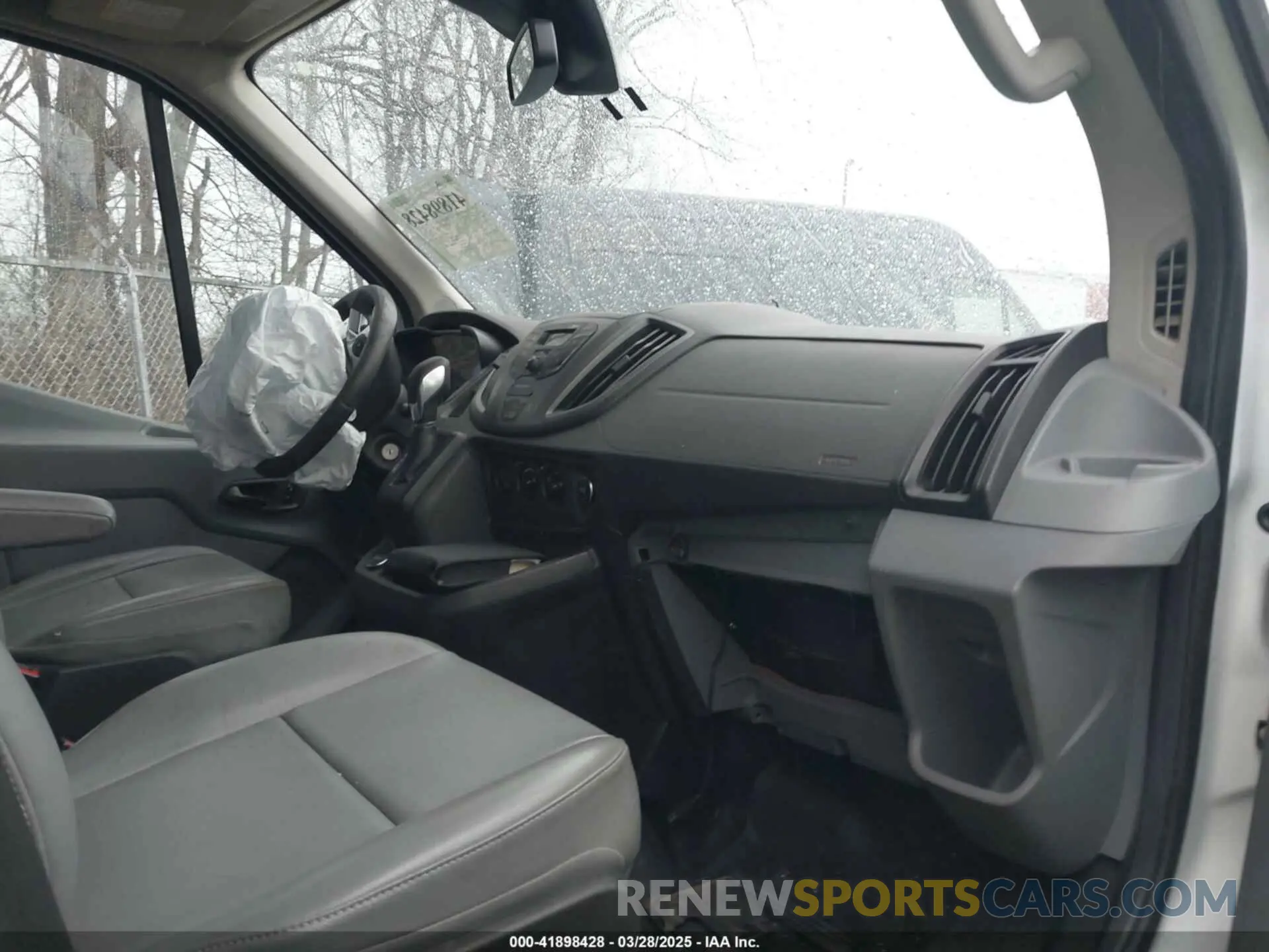 5 fotografías del automóvil dañado 1FTYR2CM1KKA10613 FORD TRANSIT-250 2019