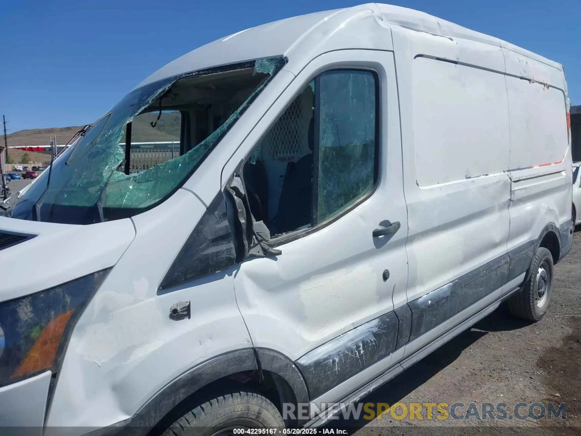 11 fotografías del automóvil dañado 1FTYR2CM2KKA00849 FORD TRANSIT-250 2019