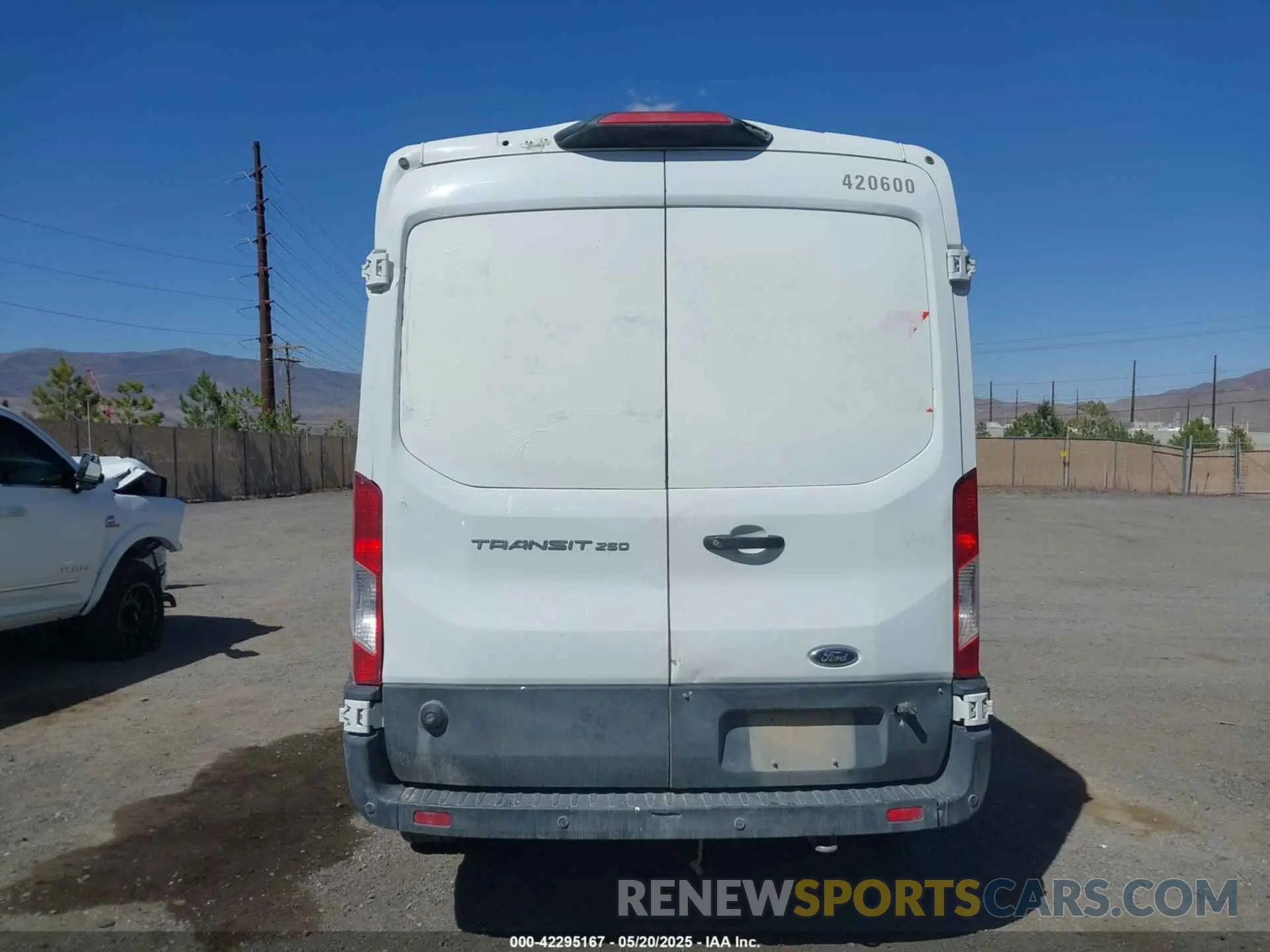 15 fotografías del automóvil dañado 1FTYR2CM2KKA00849 FORD TRANSIT-250 2019