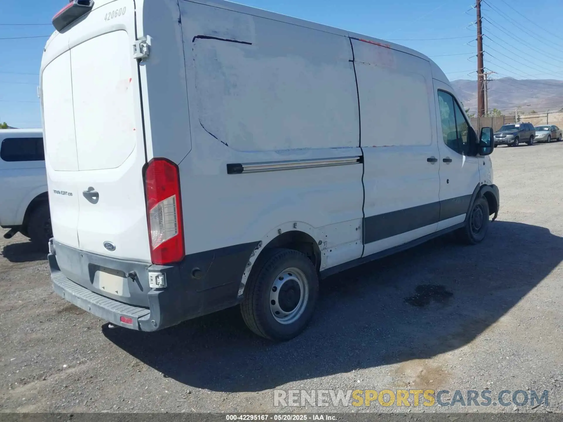 4 fotografías del automóvil dañado 1FTYR2CM2KKA00849 FORD TRANSIT-250 2019