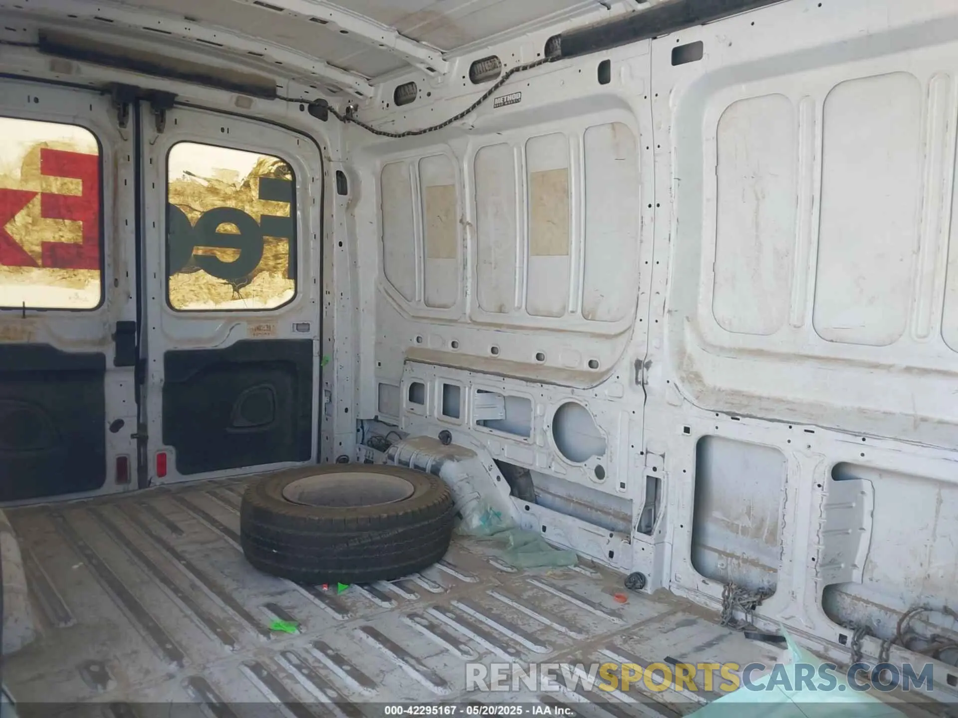 6 fotografías del automóvil dañado 1FTYR2CM2KKA00849 FORD TRANSIT-250 2019