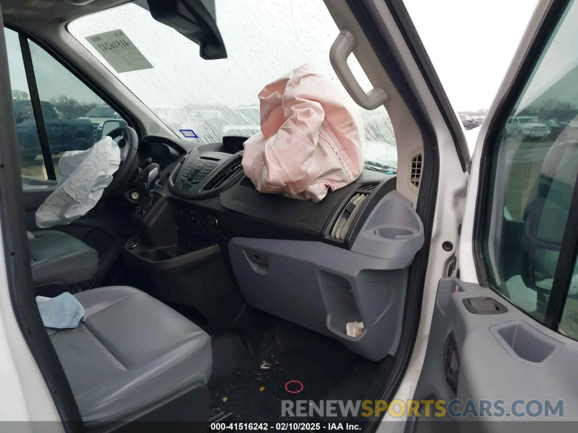 5 fotografías del automóvil dañado 1FTYR2CM2KKA82002 FORD TRANSIT-250 2019