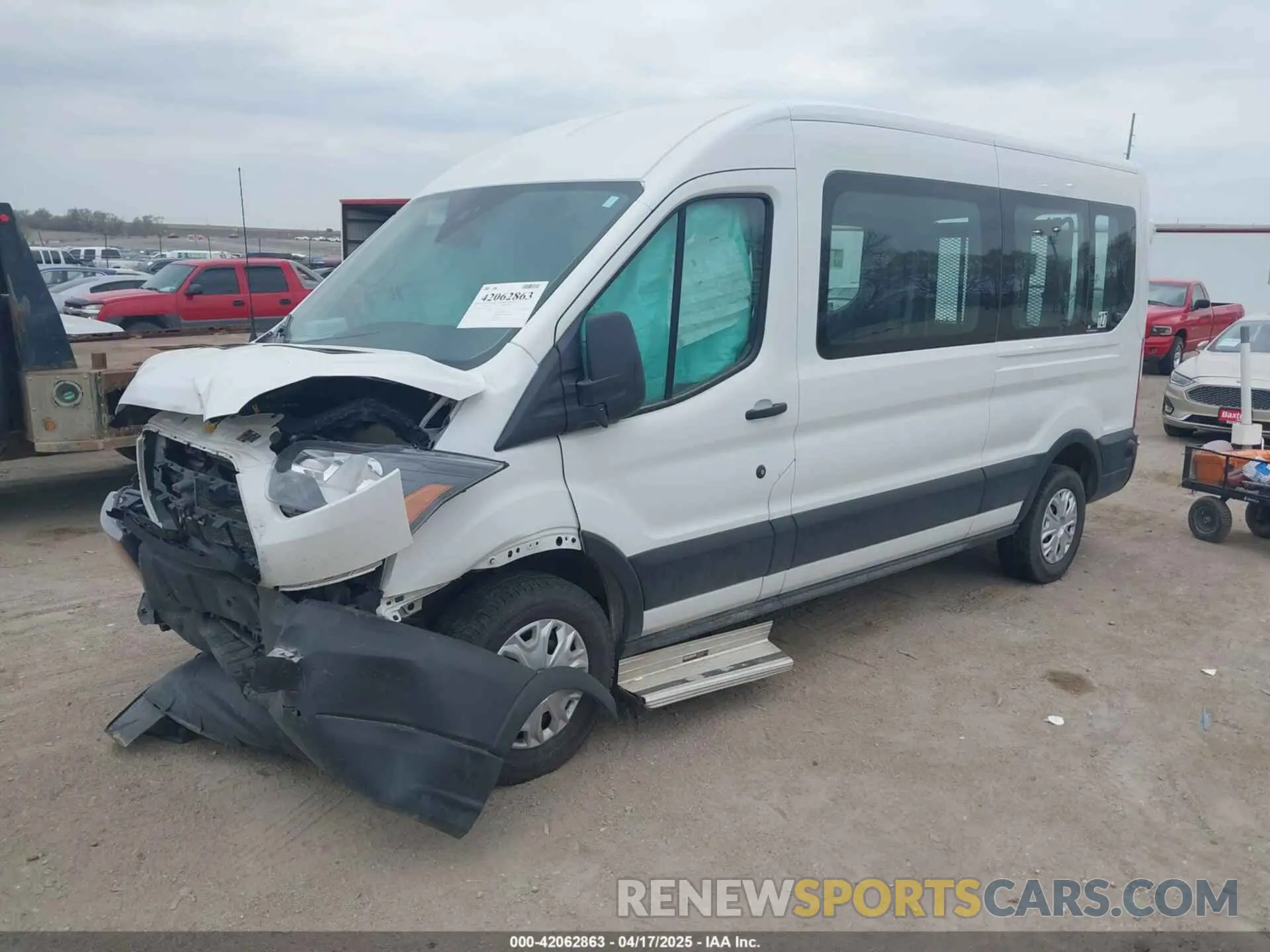 2 fotografías del automóvil dañado 1FTYR2CM3KKA06742 FORD TRANSIT-250 2019