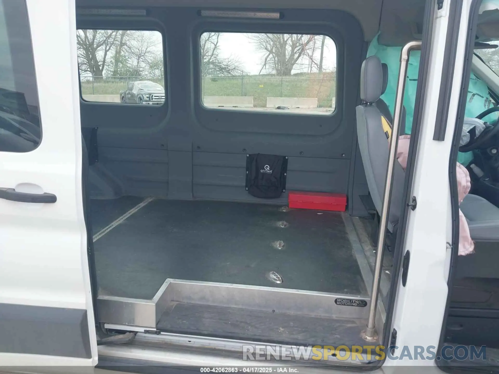 8 fotografías del automóvil dañado 1FTYR2CM3KKA06742 FORD TRANSIT-250 2019