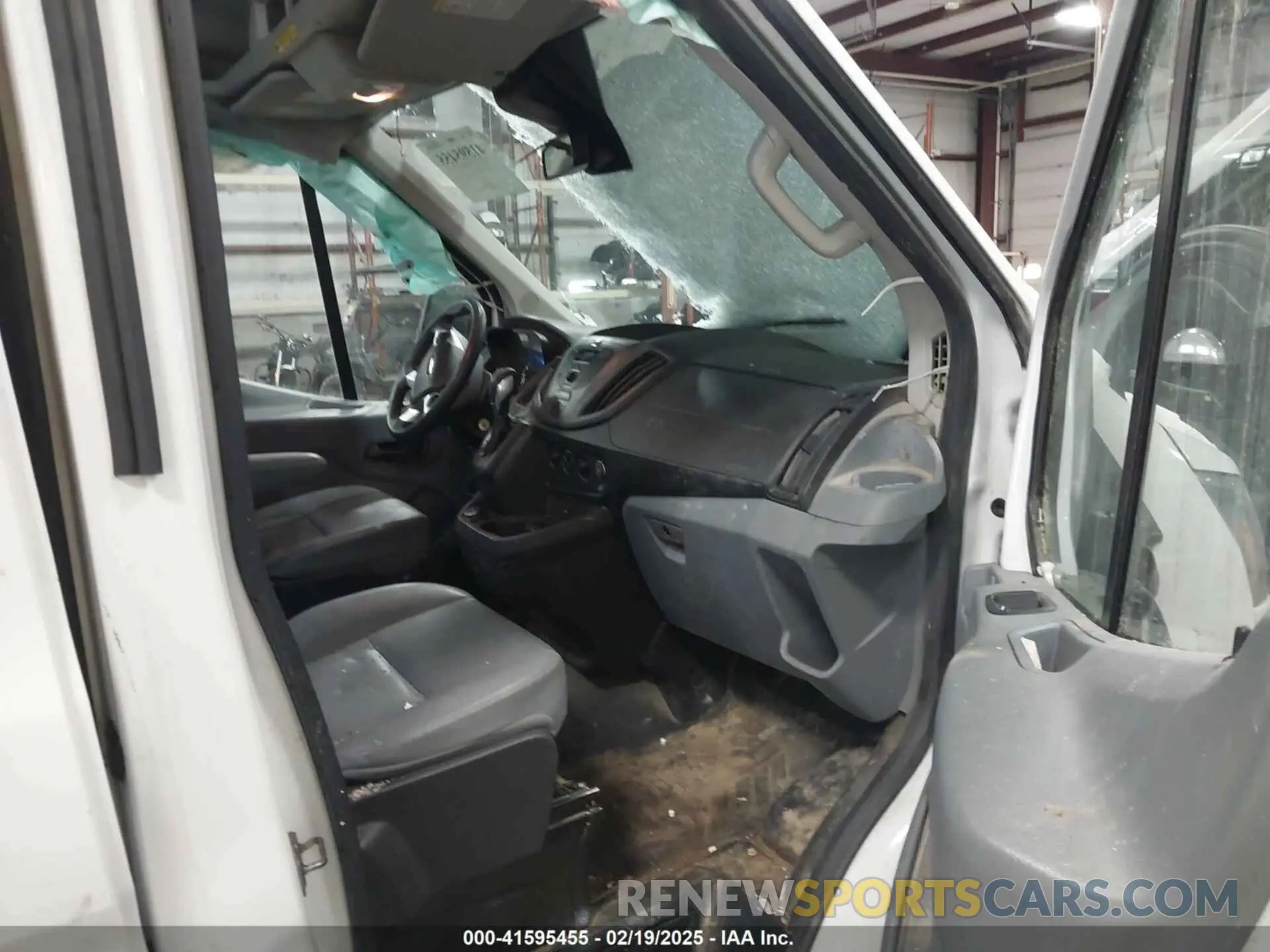 5 fotografías del automóvil dañado 1FTYR2CM4KKA35599 FORD TRANSIT-250 2019