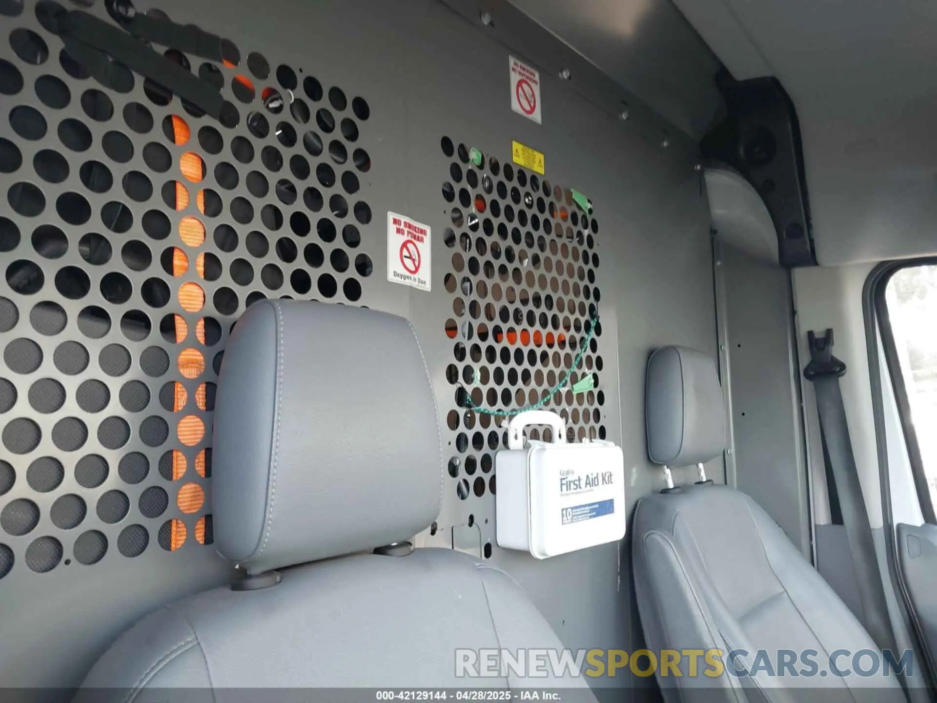 8 fotografías del automóvil dañado 1FTYR2CM5KKB19415 FORD TRANSIT-250 2019