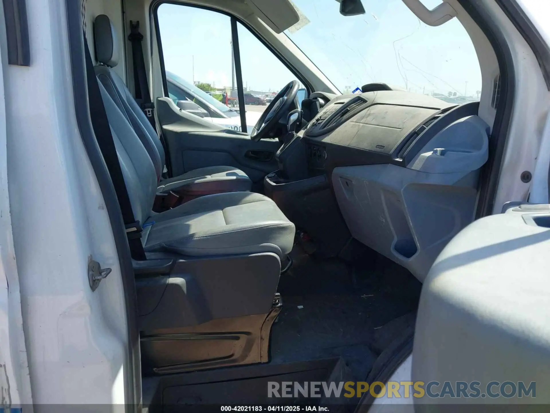 5 fotografías del automóvil dañado 1FTYR2CM6KKB19102 FORD TRANSIT-250 2019