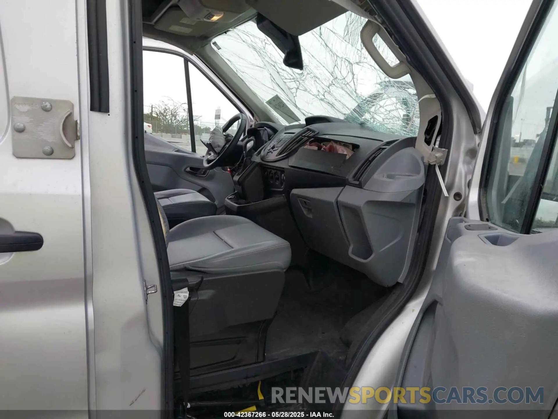 5 fotografías del automóvil dañado 1FTYR2CM8KKB16413 FORD TRANSIT-250 2019