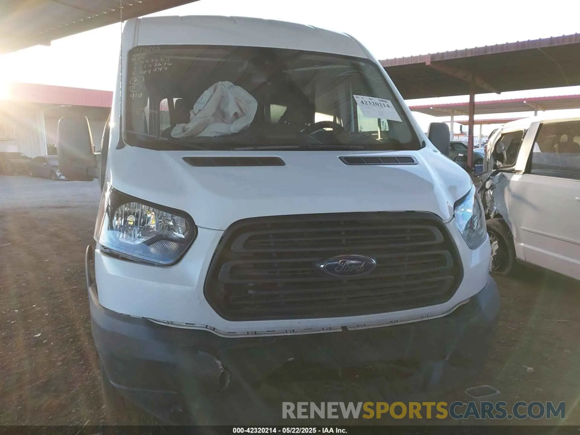 12 fotografías del automóvil dañado 1FTYR2CM9KKB83683 FORD TRANSIT-250 2019