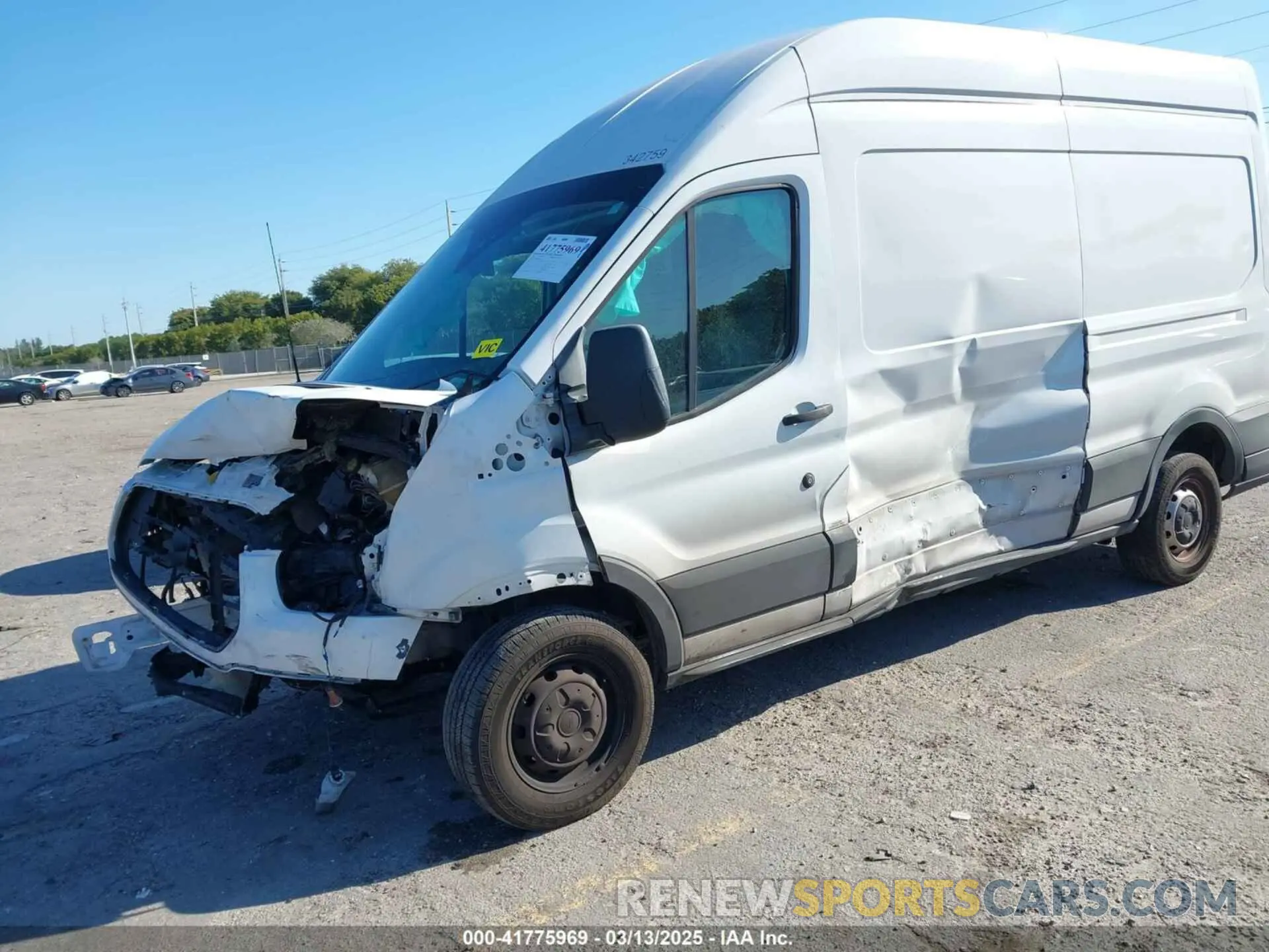 2 fotografías del automóvil dañado 1FTYR2XM3KKA50492 FORD TRANSIT-250 2019