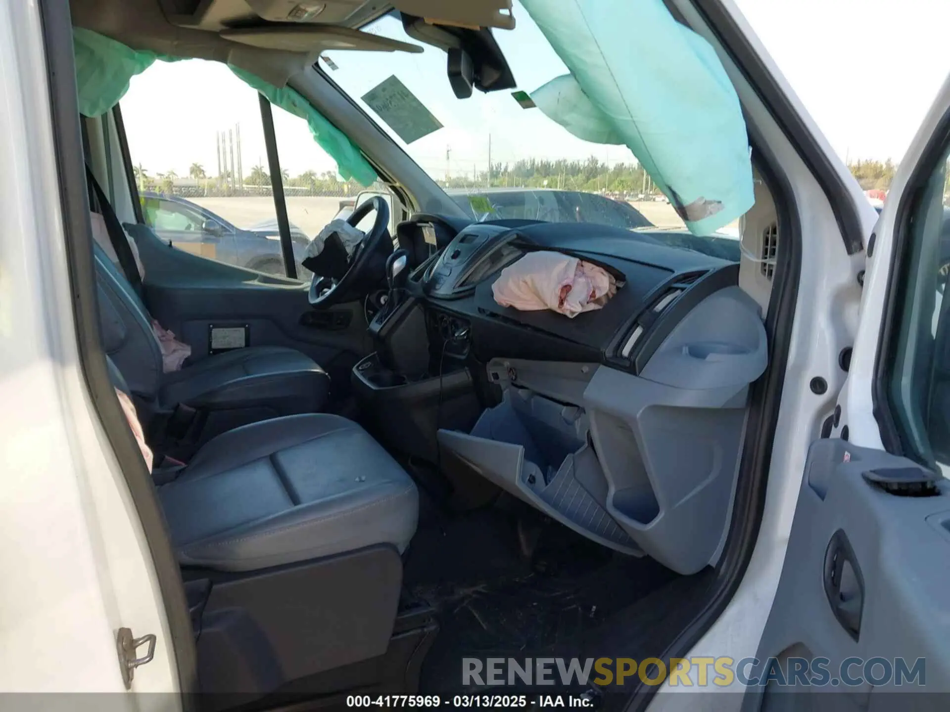 5 fotografías del automóvil dañado 1FTYR2XM3KKA50492 FORD TRANSIT-250 2019