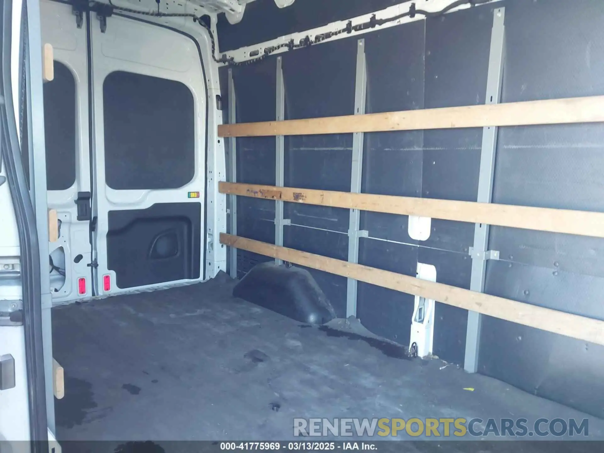8 fotografías del automóvil dañado 1FTYR2XM3KKA50492 FORD TRANSIT-250 2019
