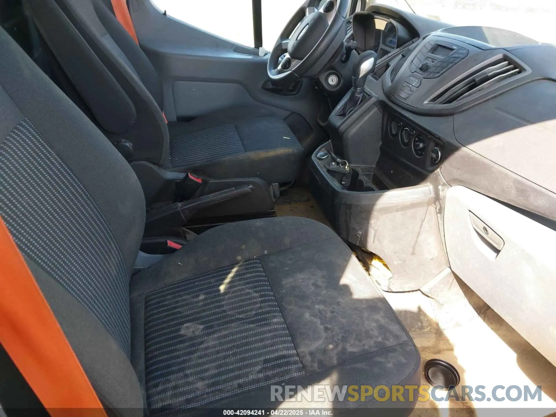 5 fotografías del automóvil dañado 1FTYR2ZM1KKA68132 FORD TRANSIT-250 2019