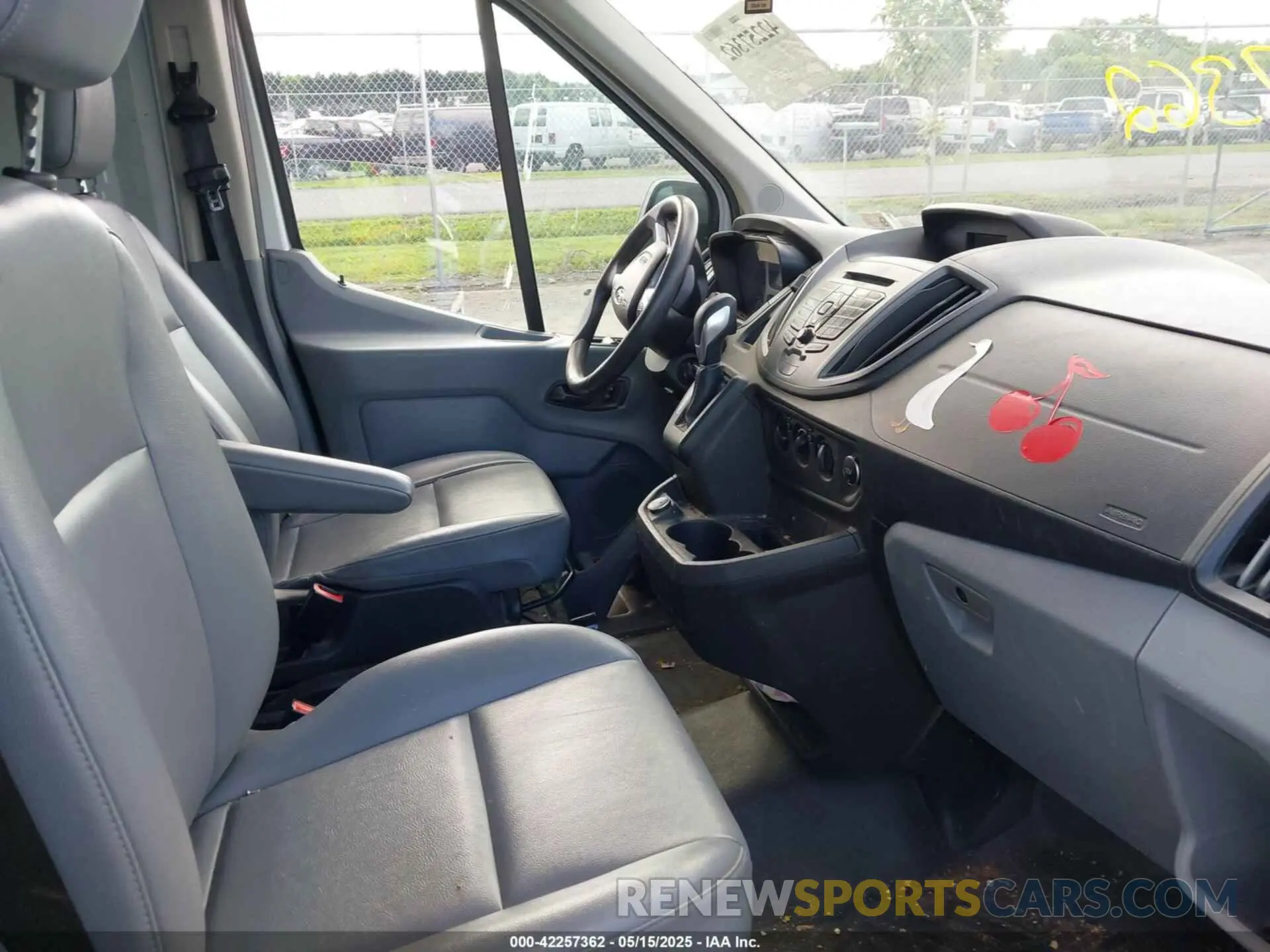 5 fotografías del automóvil dañado 1FTYR3XGXKKA15951 FORD TRANSIT-250 2019