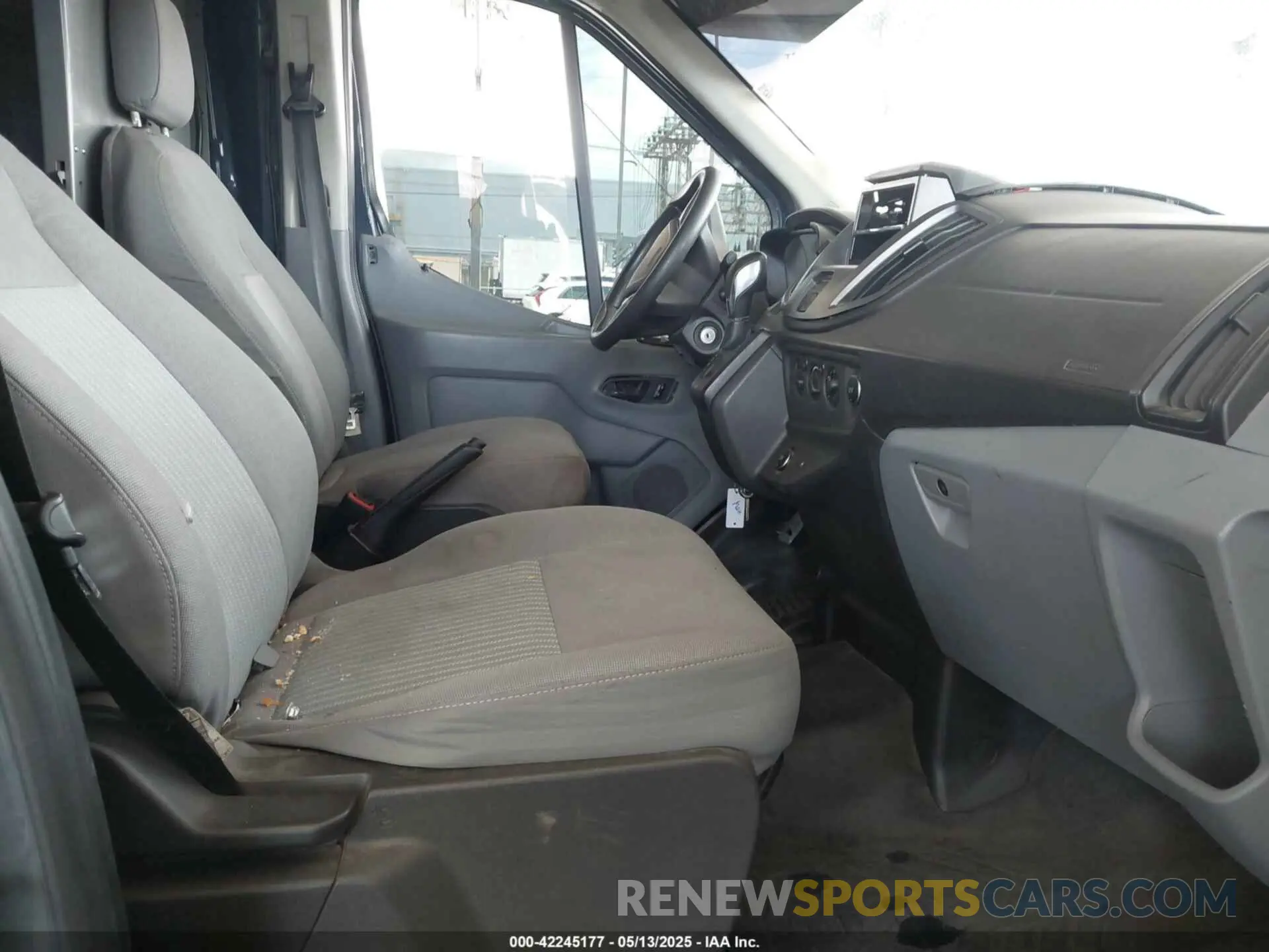 5 fotografías del automóvil dañado 1FTYR3XM5KKB78352 FORD TRANSIT-250 2019
