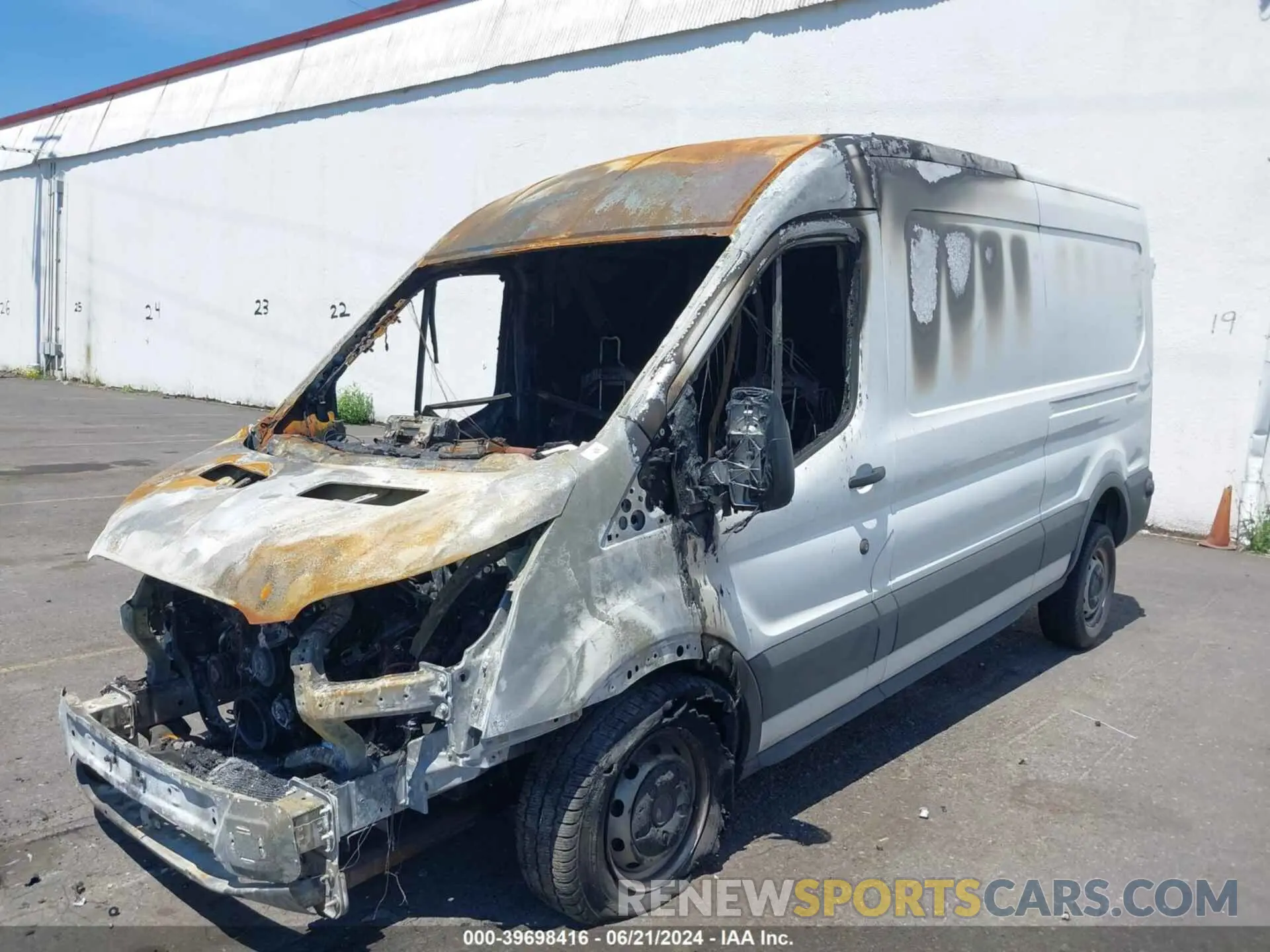 2 fotografías del automóvil dañado 1FTBR1C80LKA75599 FORD TRANSIT-250 2020